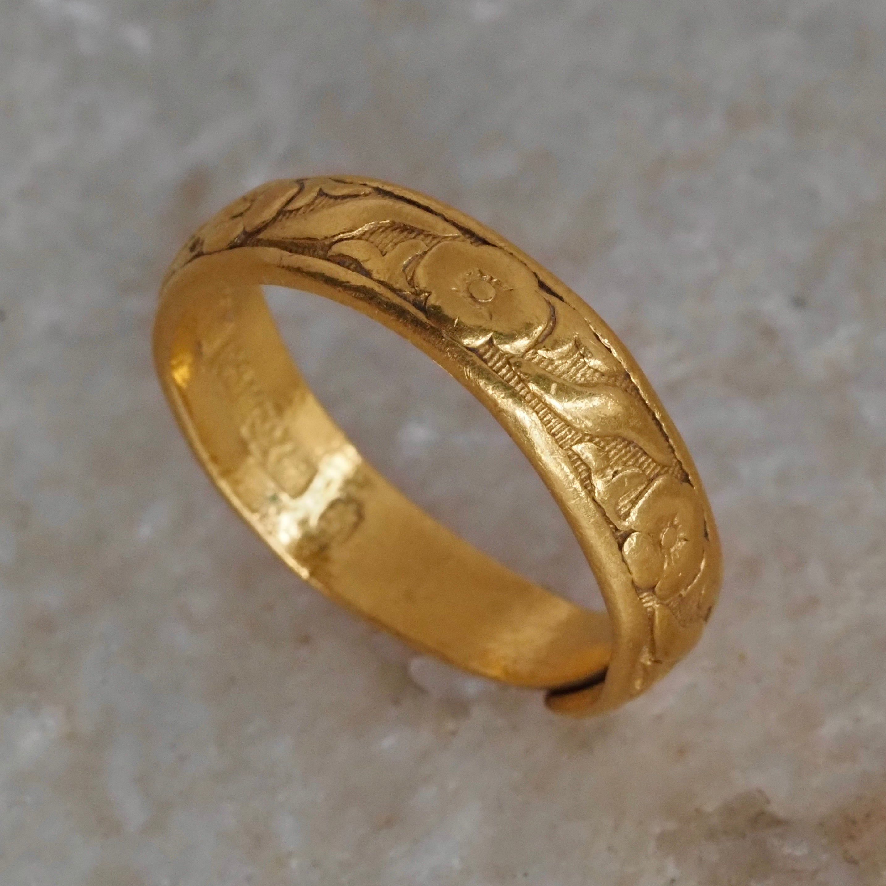 Antique Chinese 22k Gold Adjustable Floral Band