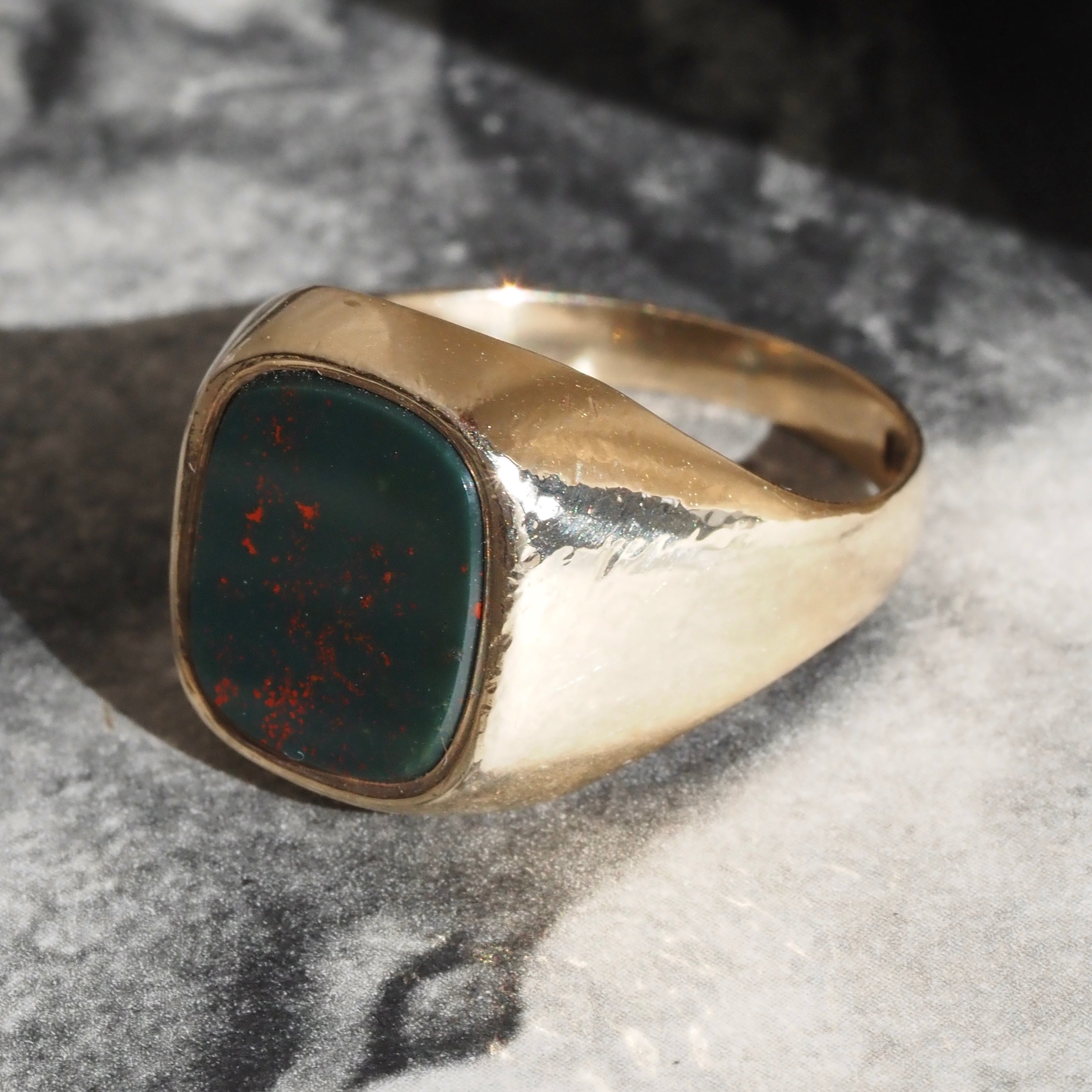 Vintage c.1977 English Bloodstone 9k Gold Signet Ring