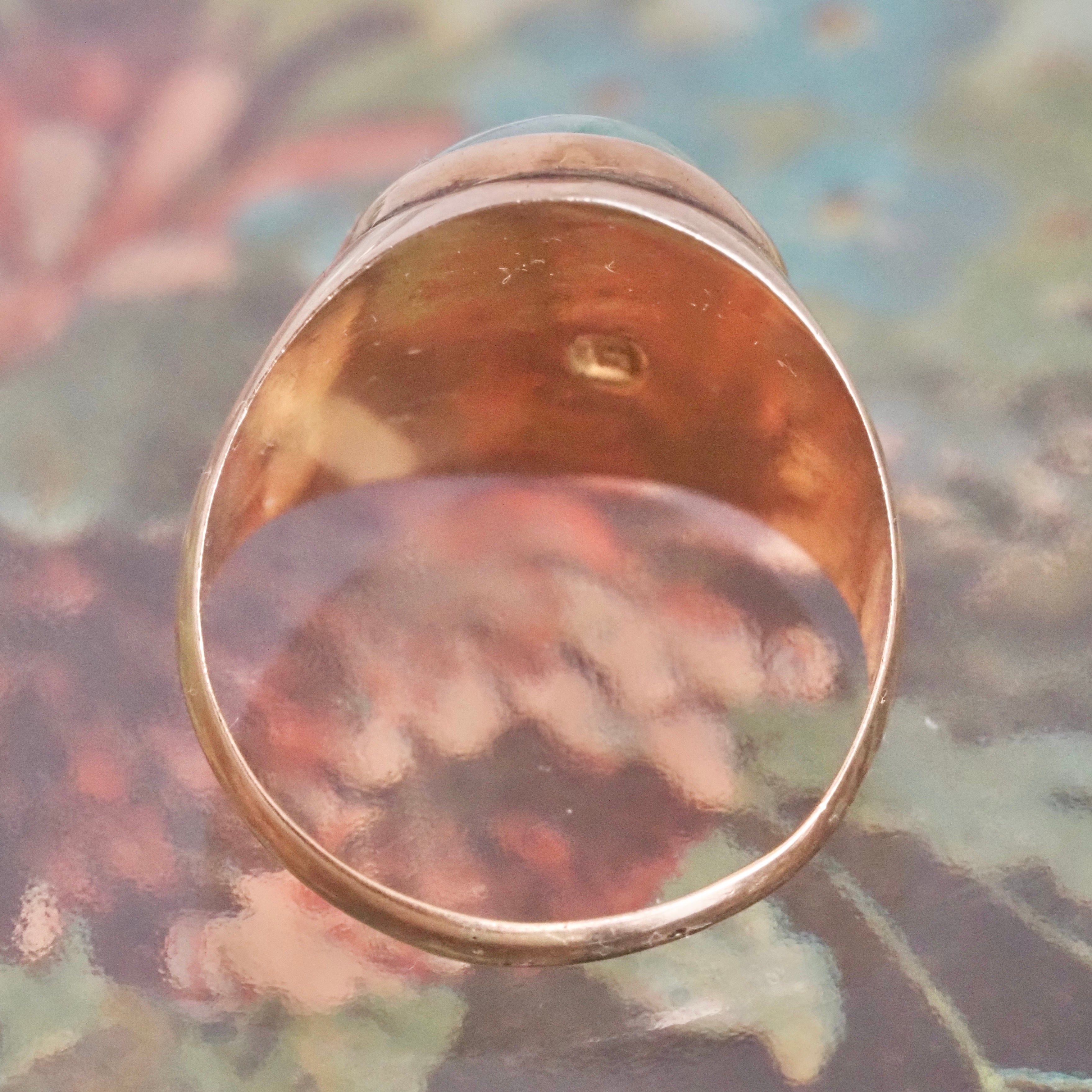 Vintage Jade Cabochon 18k Gold Ring