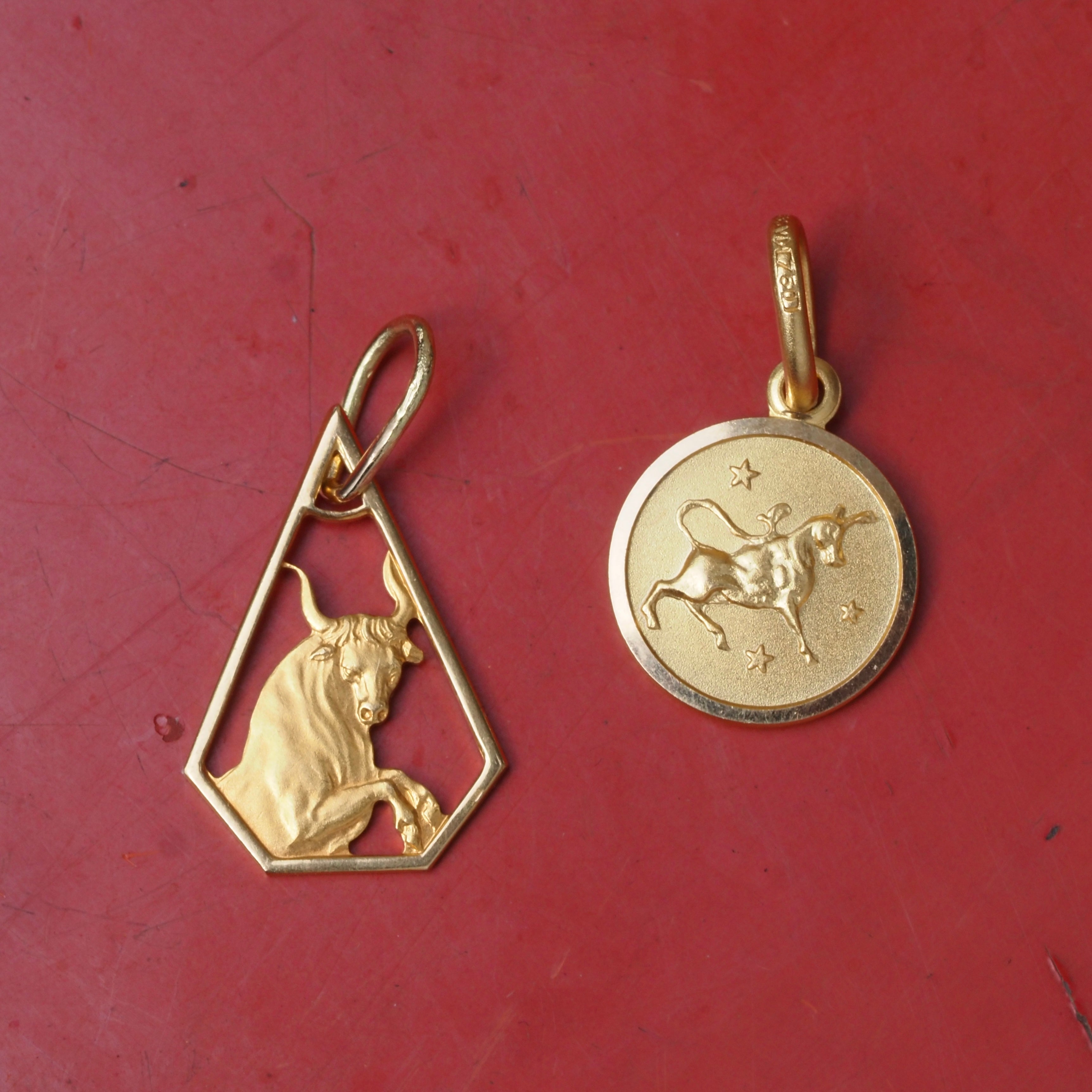 Vintage Taurus 18k Gold Charm Pendant