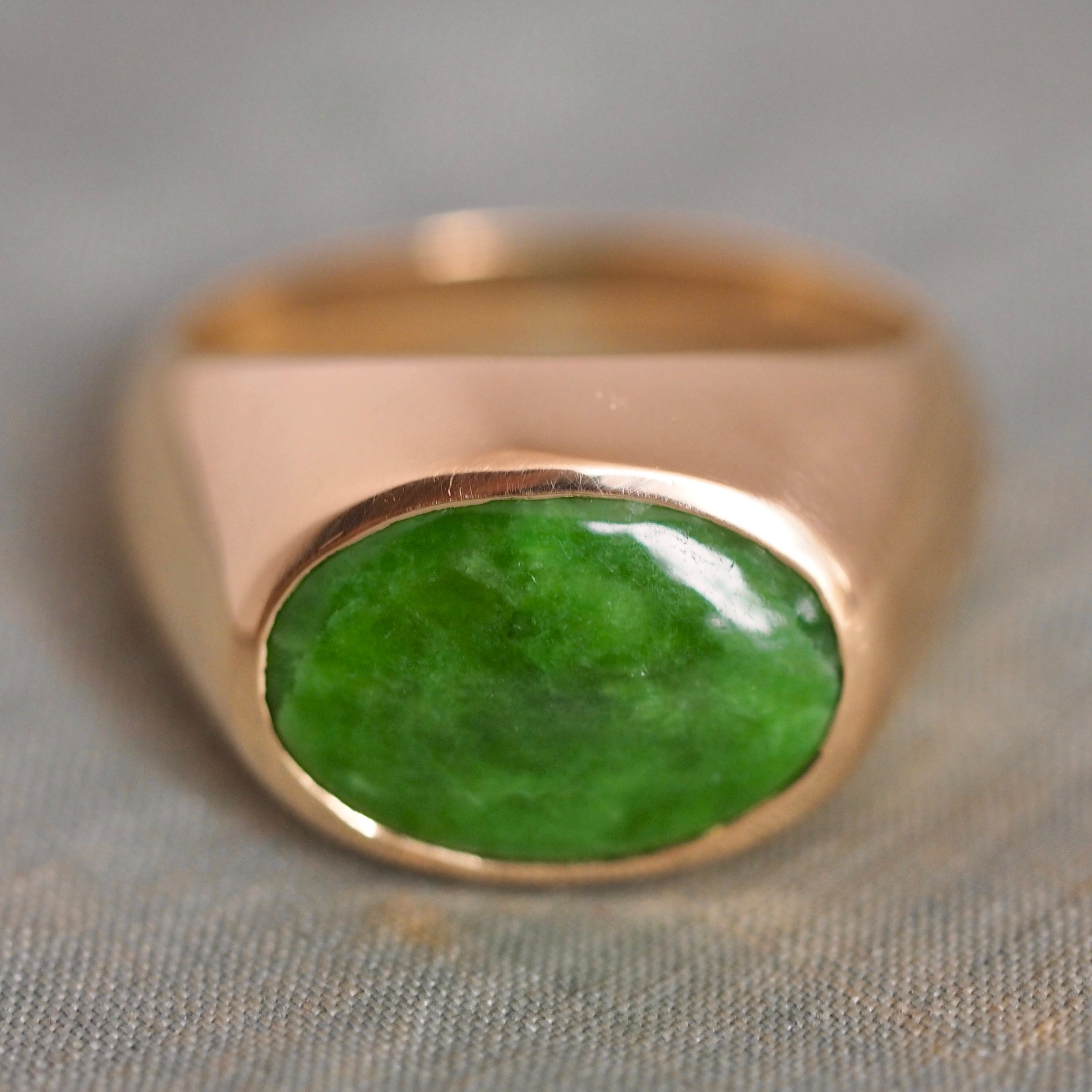 Vintage 18k Gold Jadeite Dome Ring