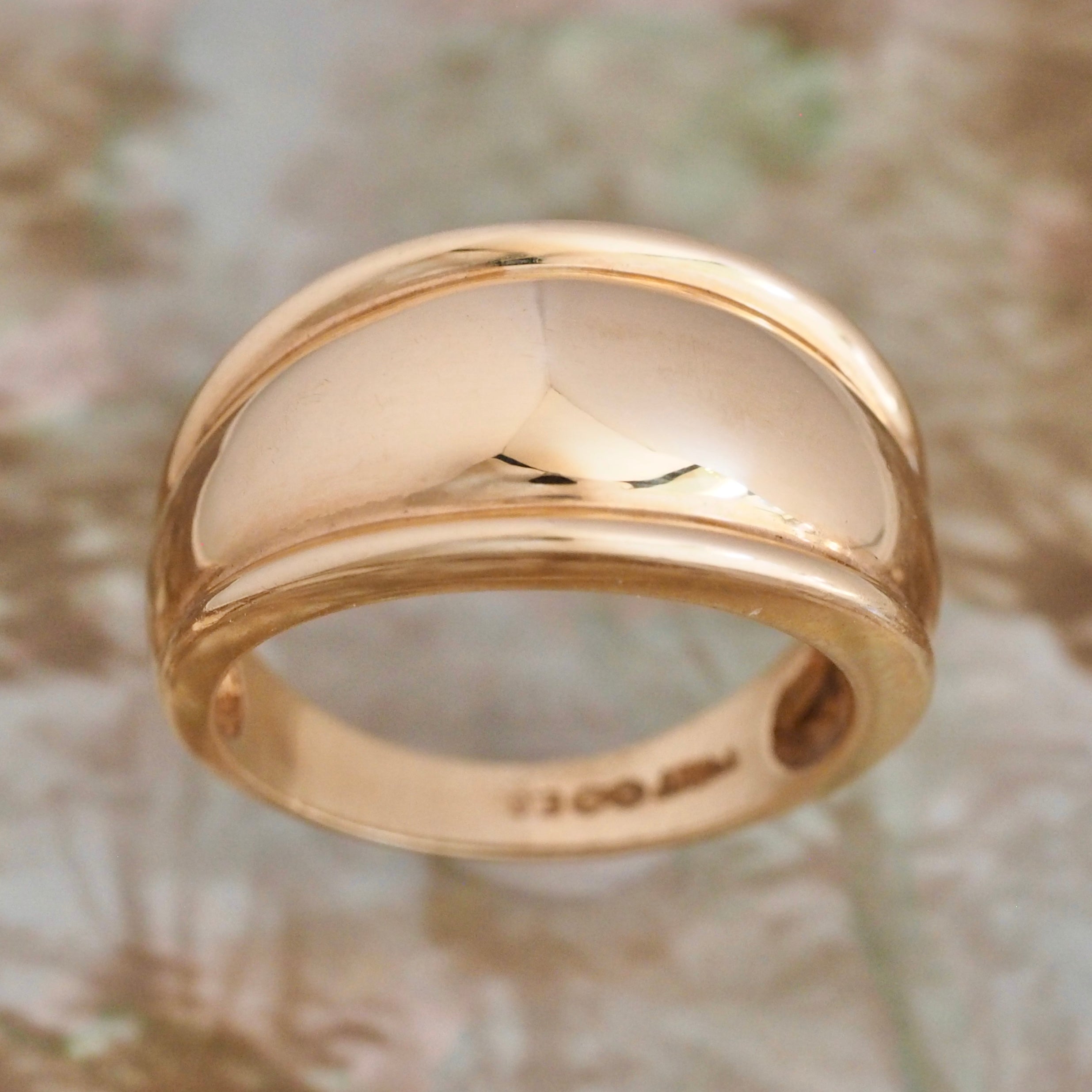Vintage 14k Gold Ridged Dome Band