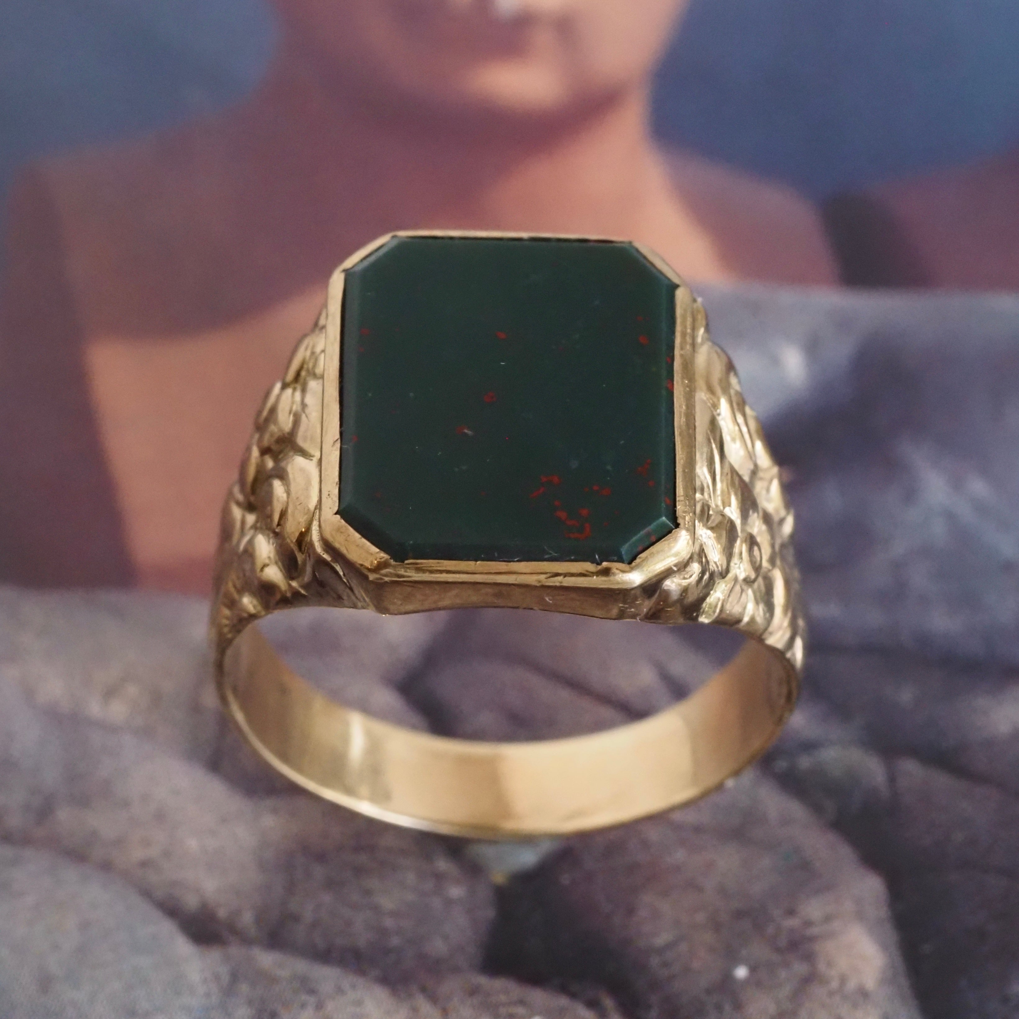 Vintage Bloodstone Floral 8k Gold Signet Ring