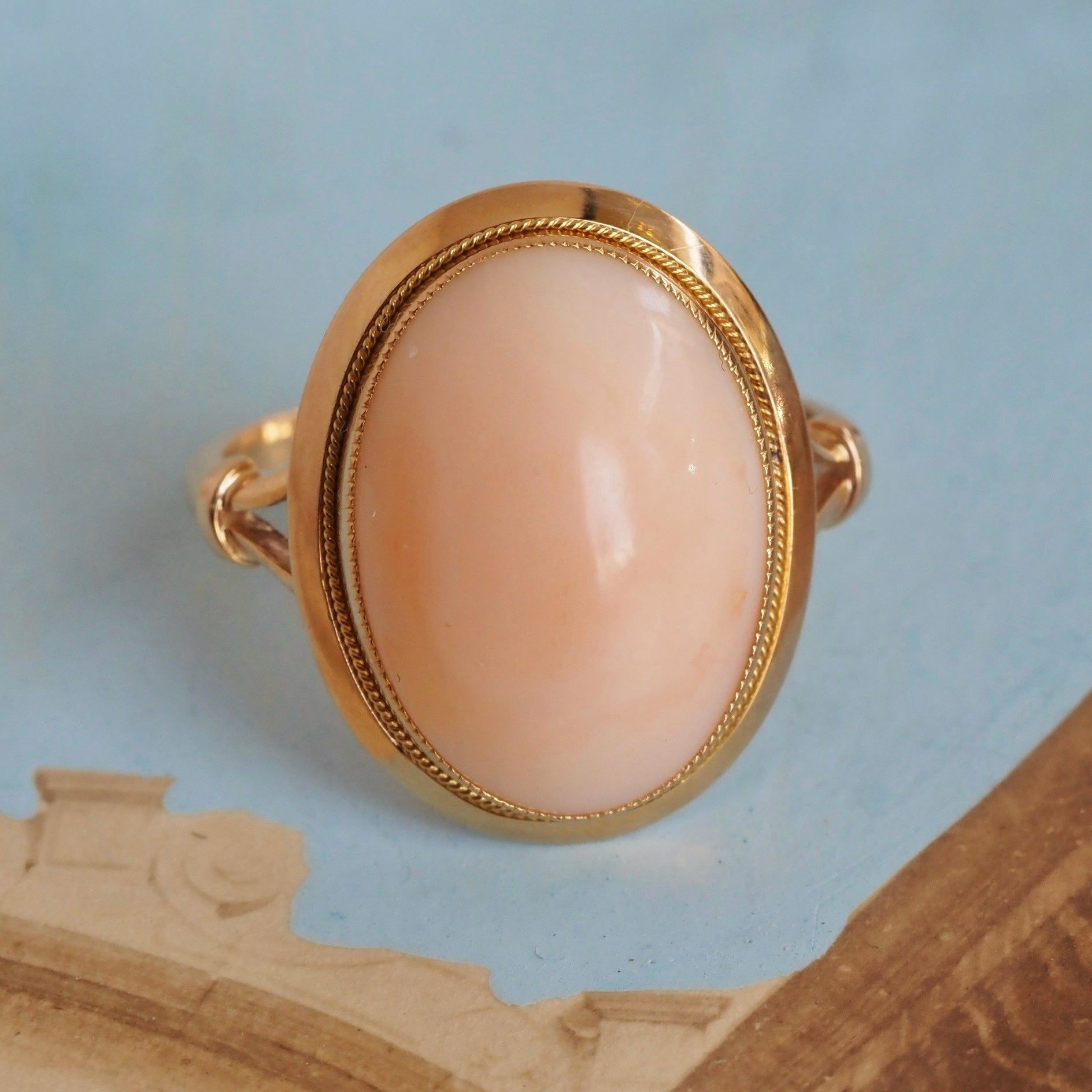 Vintage Cabochon Angel Skin Coral 18k Gold Ring
