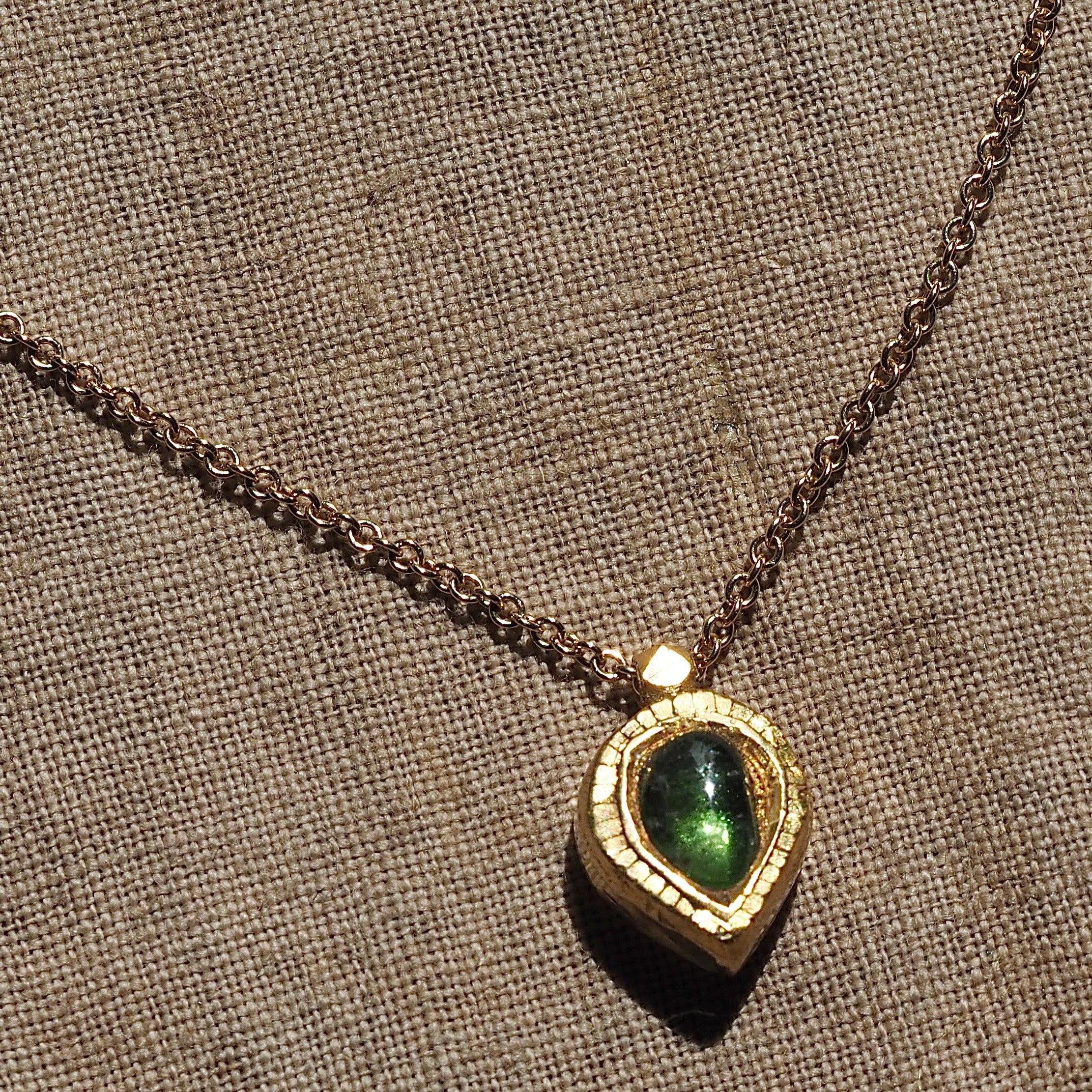 Vintage Indian 22k Gold Tourmaline Pendant on 18k Gold Rolo Chain
