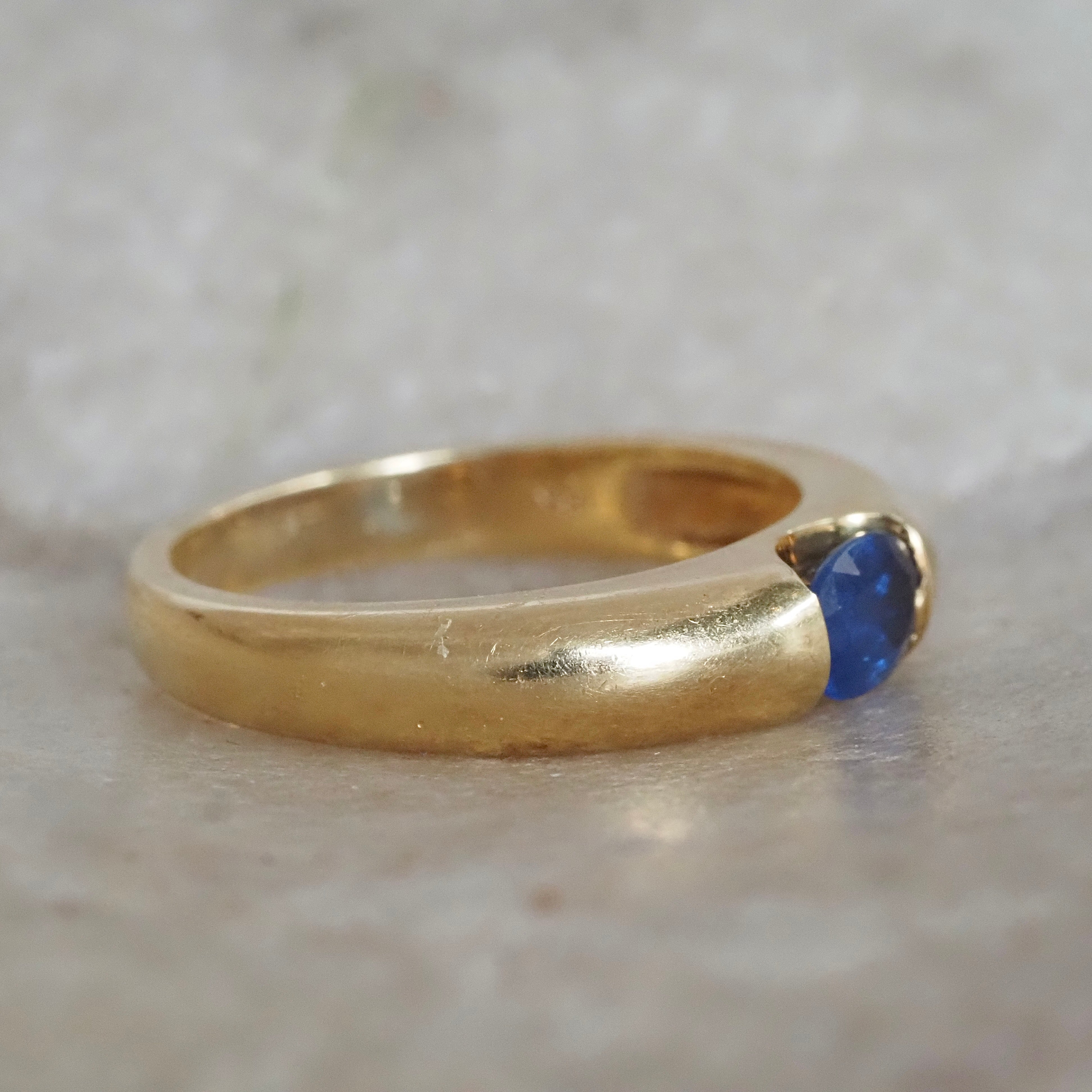 Vintage 18k Gold Sapphire Ring