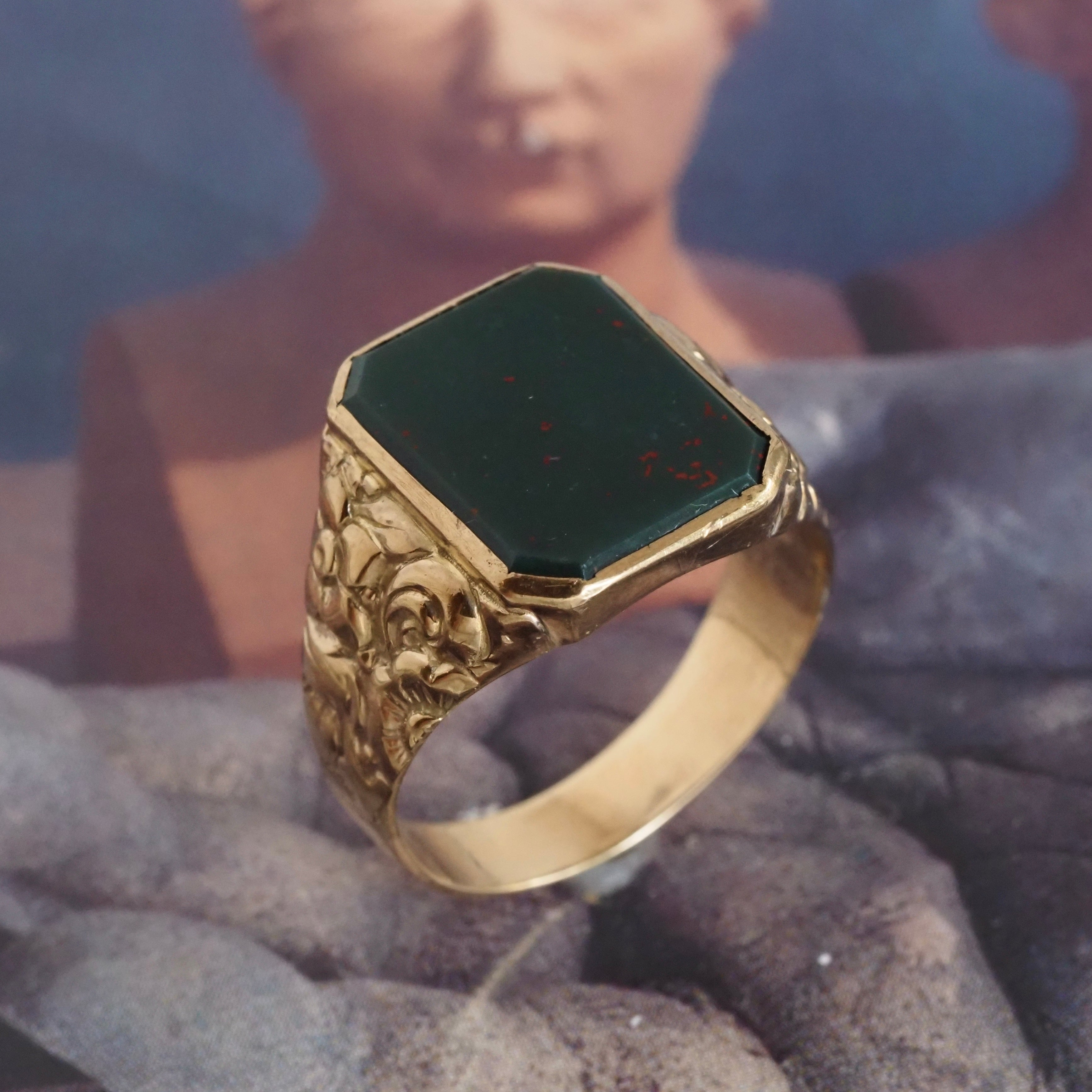 Vintage Bloodstone Floral 8k Gold Signet Ring