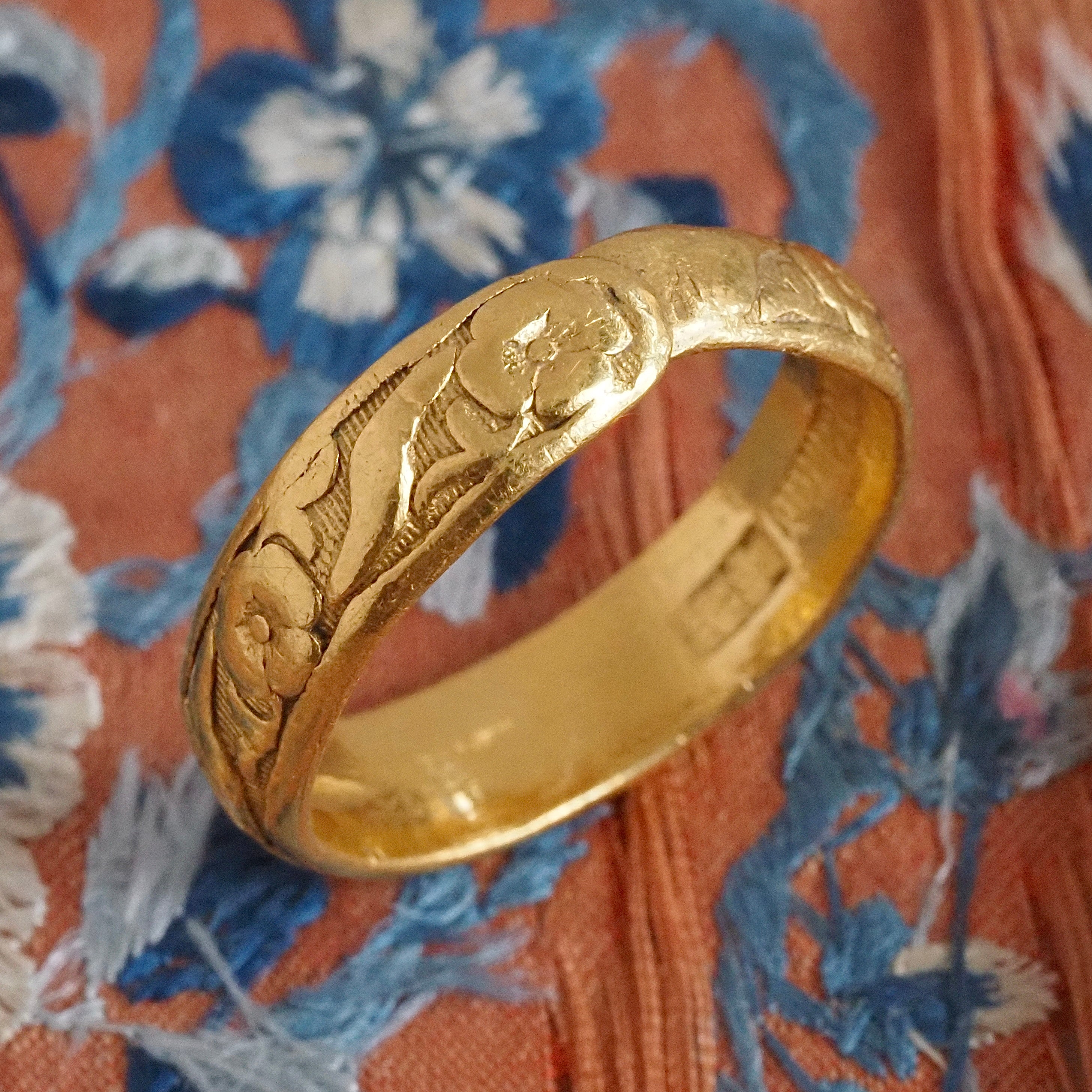 Antique Chinese 22k Gold Adjustable Floral Band