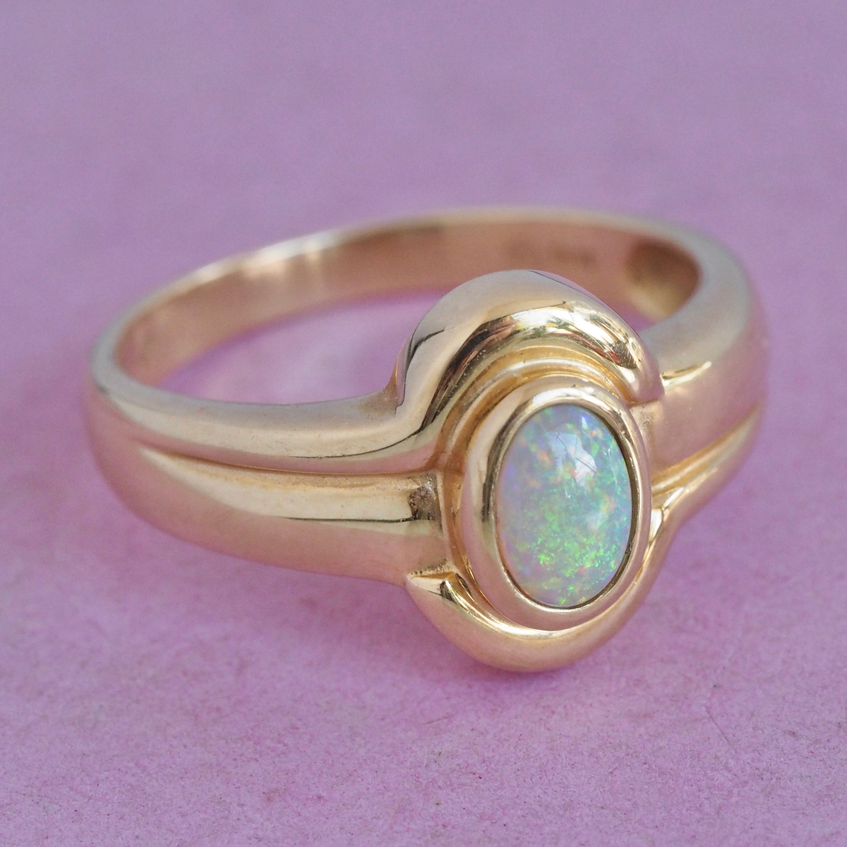Vintage Modernist 18k Gold Opal Ring