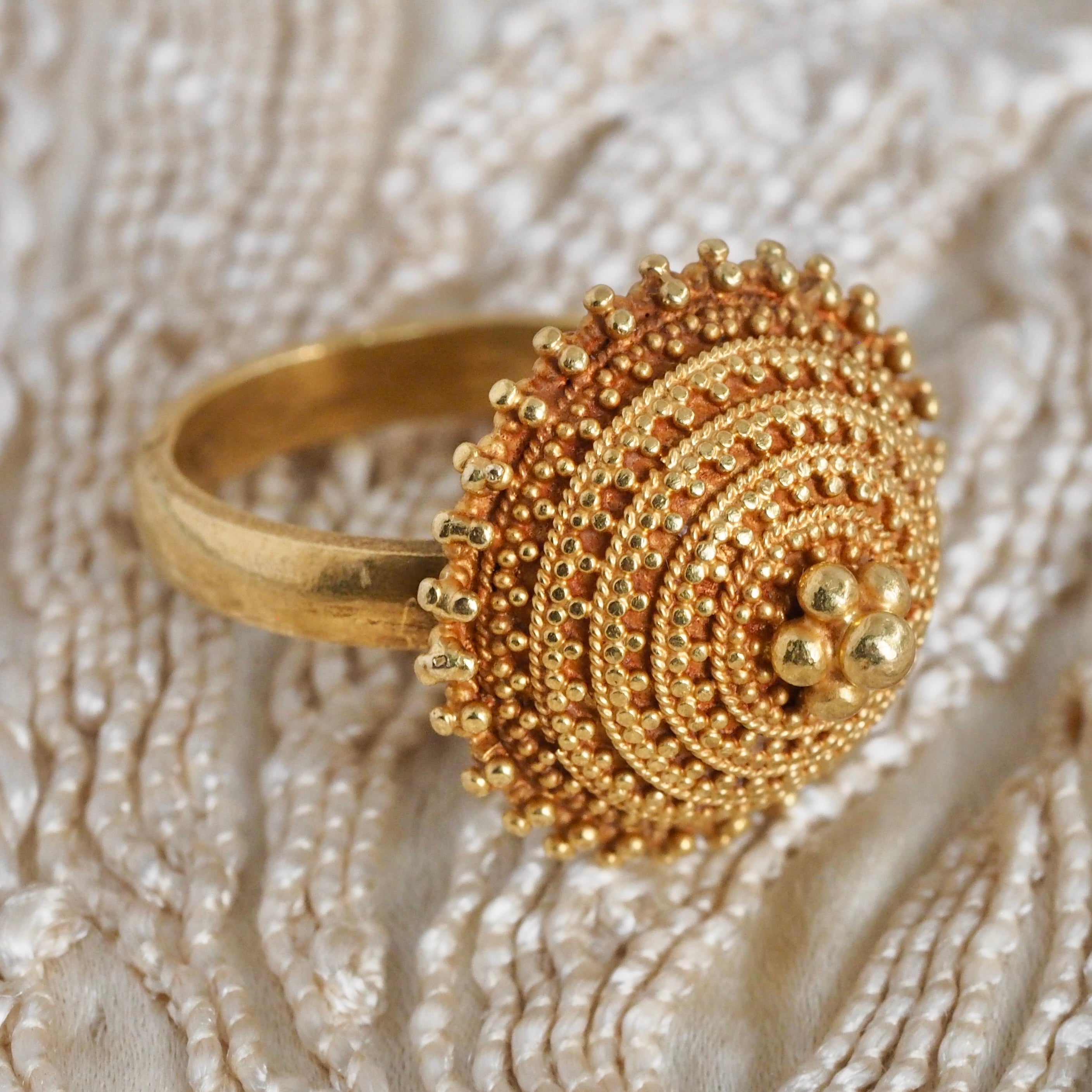Antique Indian 22k Gold Dome Ring