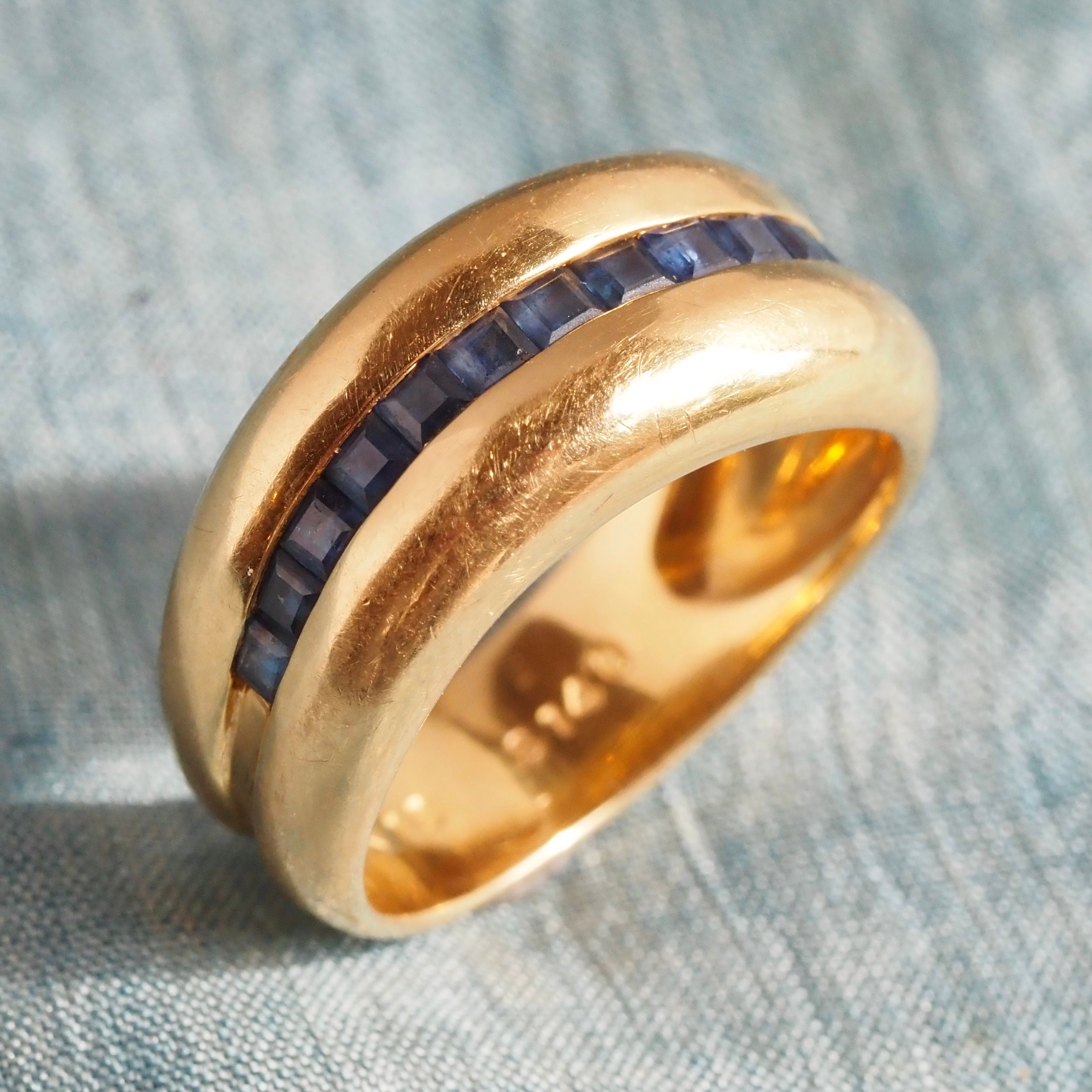 Vintage 18k Gold Sapphire Channel Set Curved Ring