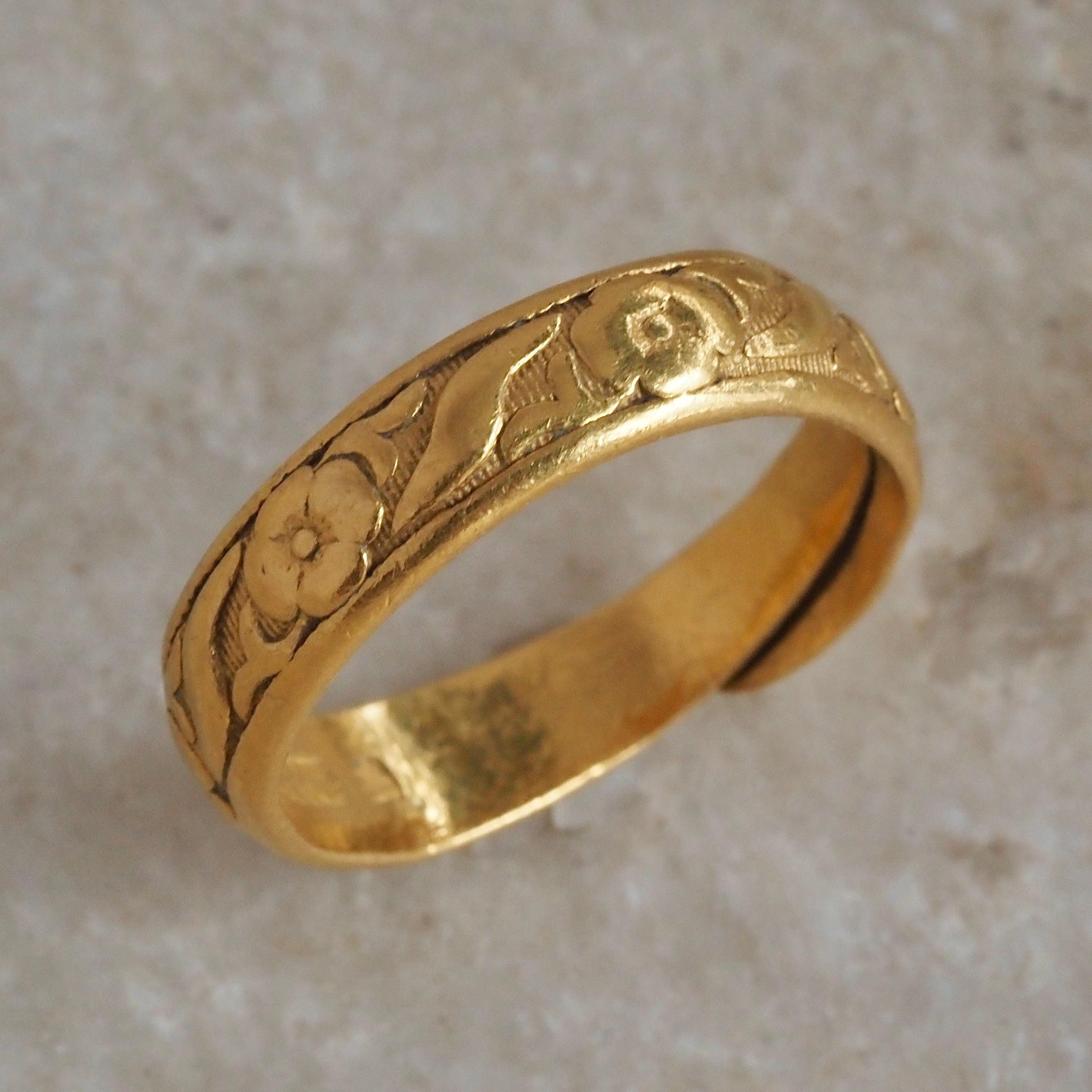 Antique Chinese 22k Gold Adjustable Floral Band