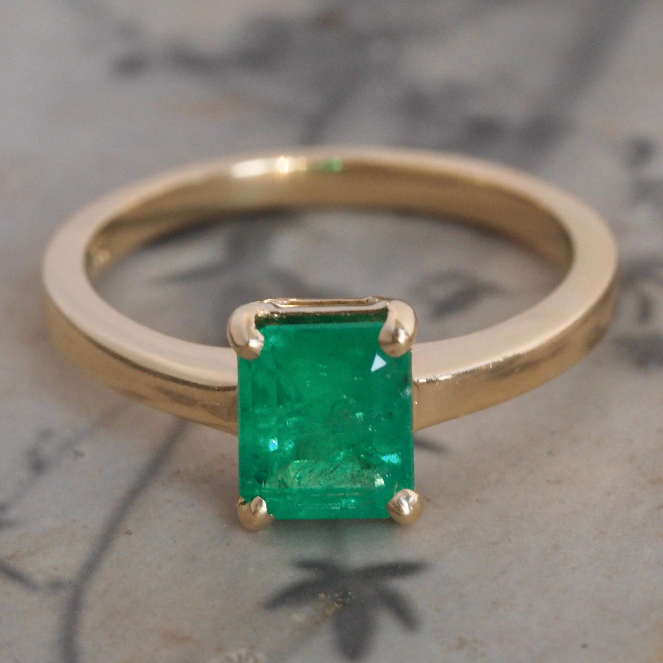 Vintage 18k Gold Colombian Emerald Solitaire Ring