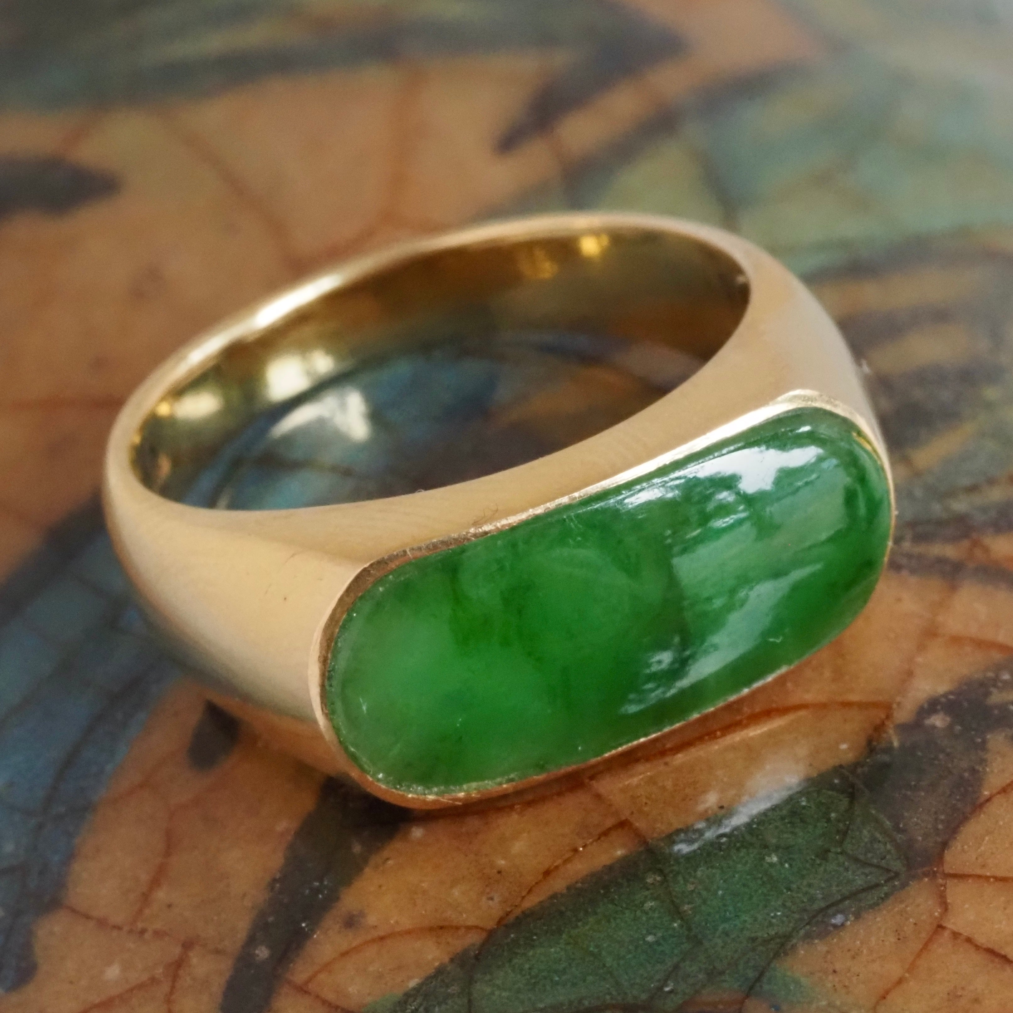 Vintage Jade 18k Gold Saddle Ring