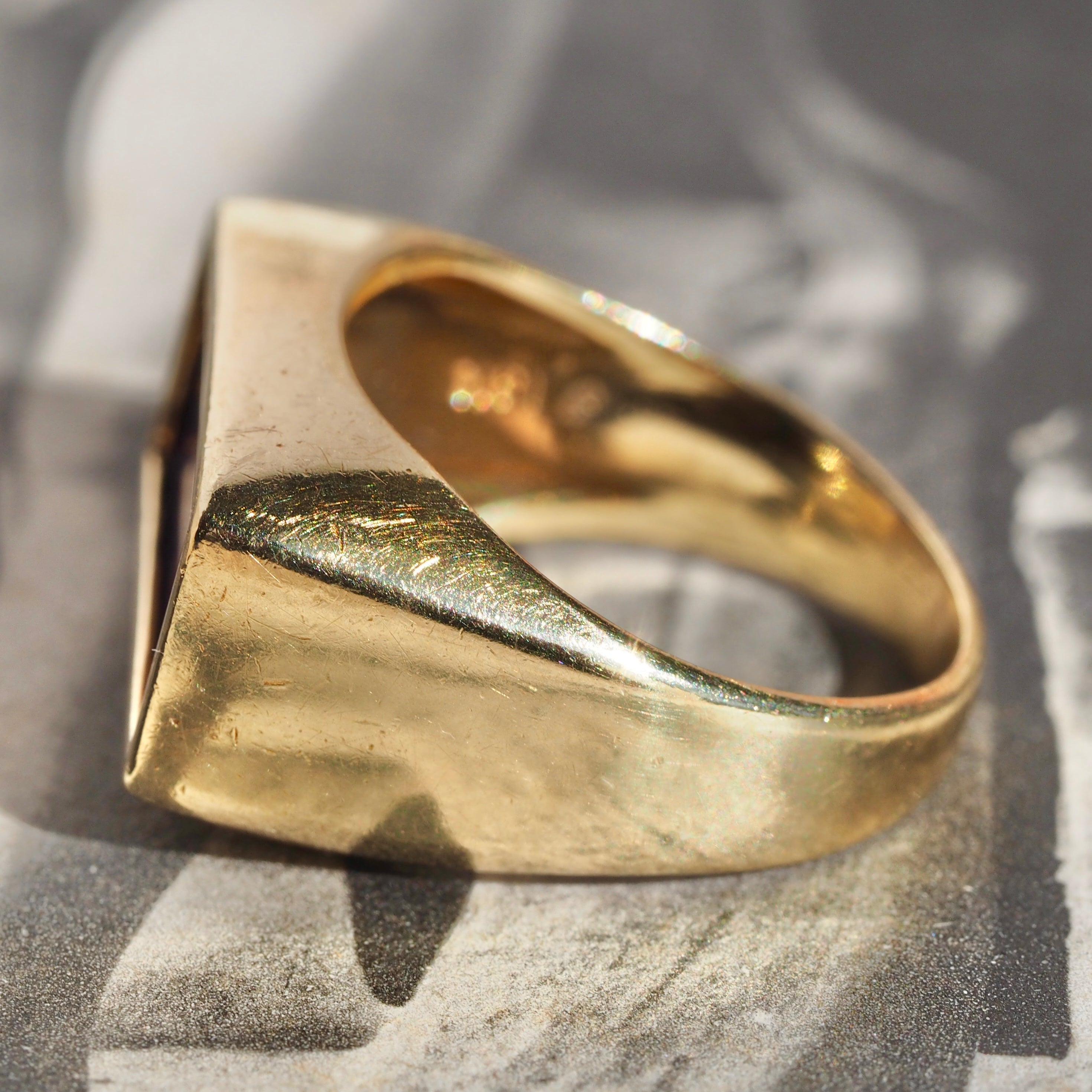 Vintage Modernist 18k Gold Lapis Ring