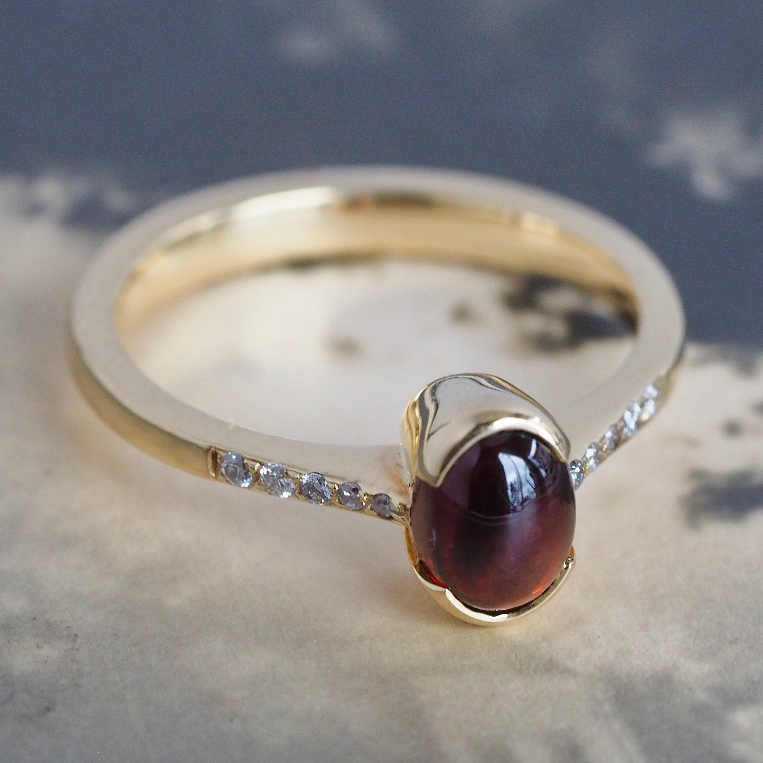 Vintage 18k Gold Garnet and Diamond Ring