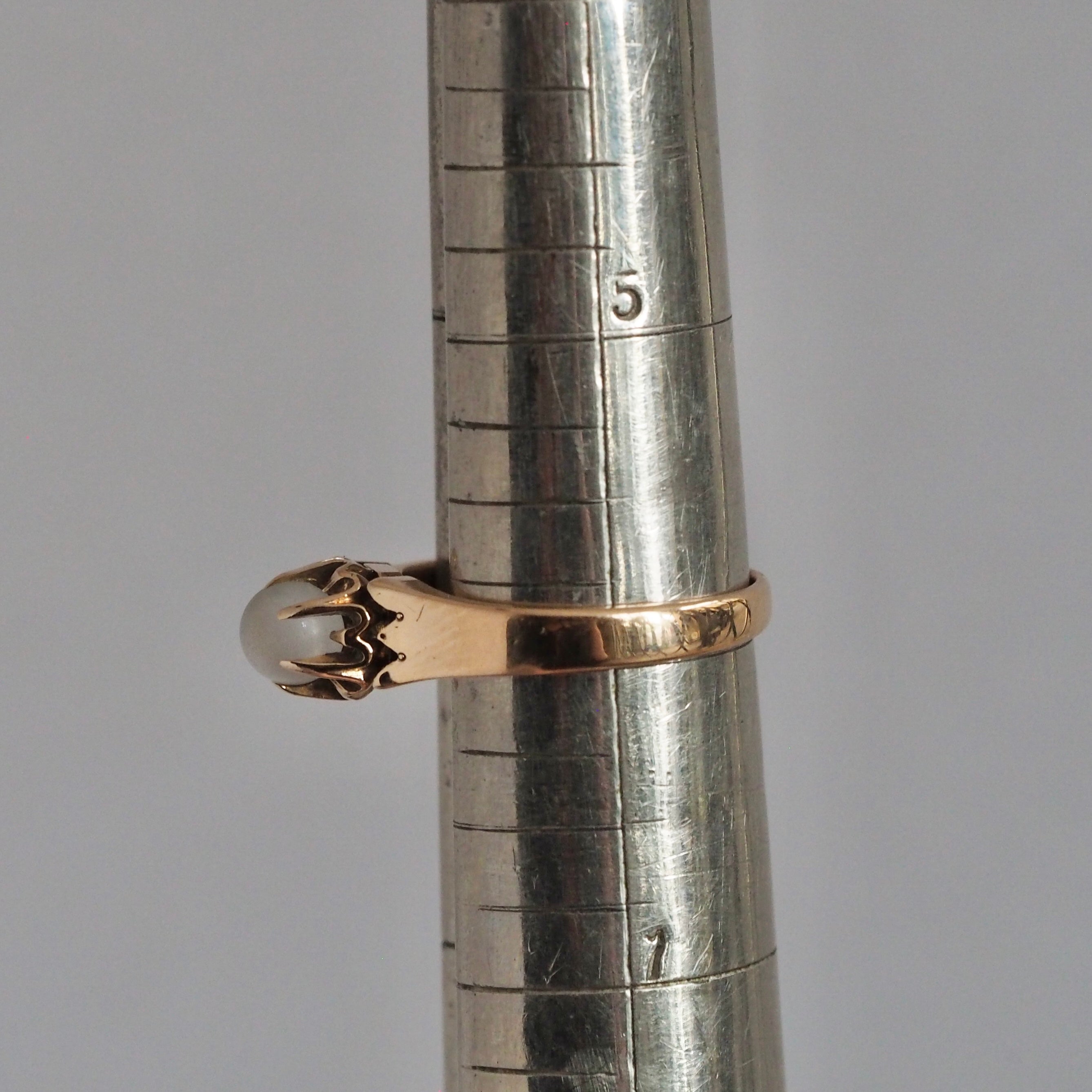 Antique Victorian 14k Gold Moonstone Solitaire Ring