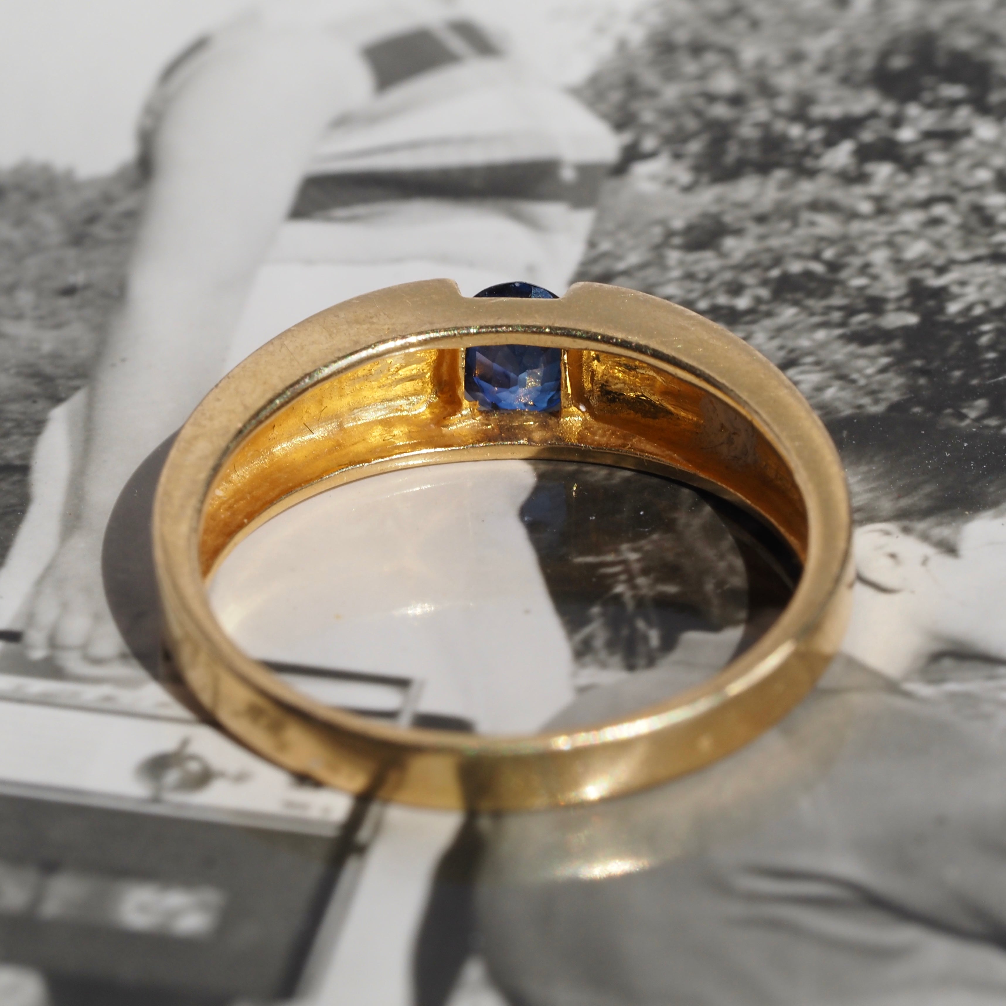 Vintage 18k Gold Natural Sapphire Band