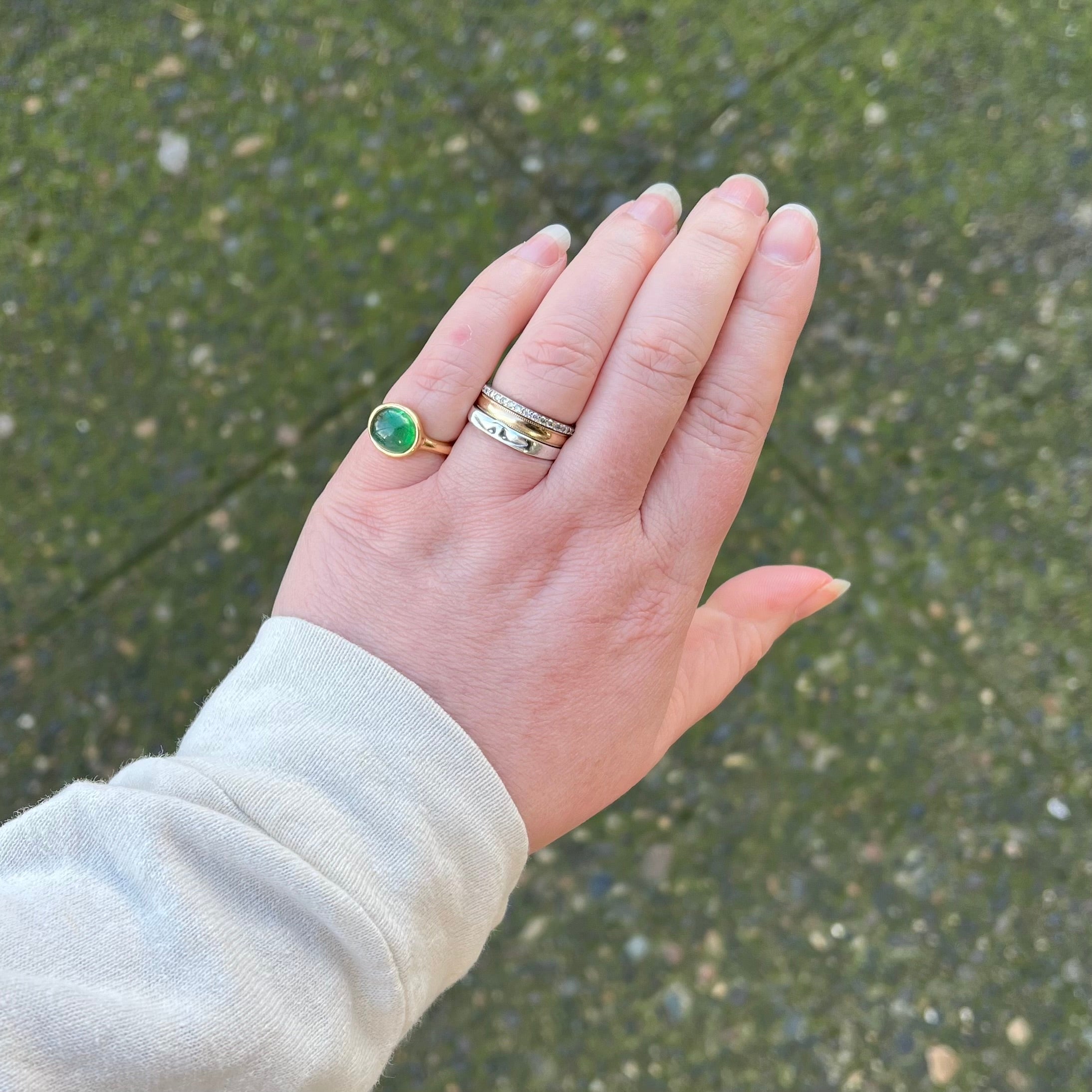 Vintage 18k Gold Green Tourmaline Cabochon Ring
