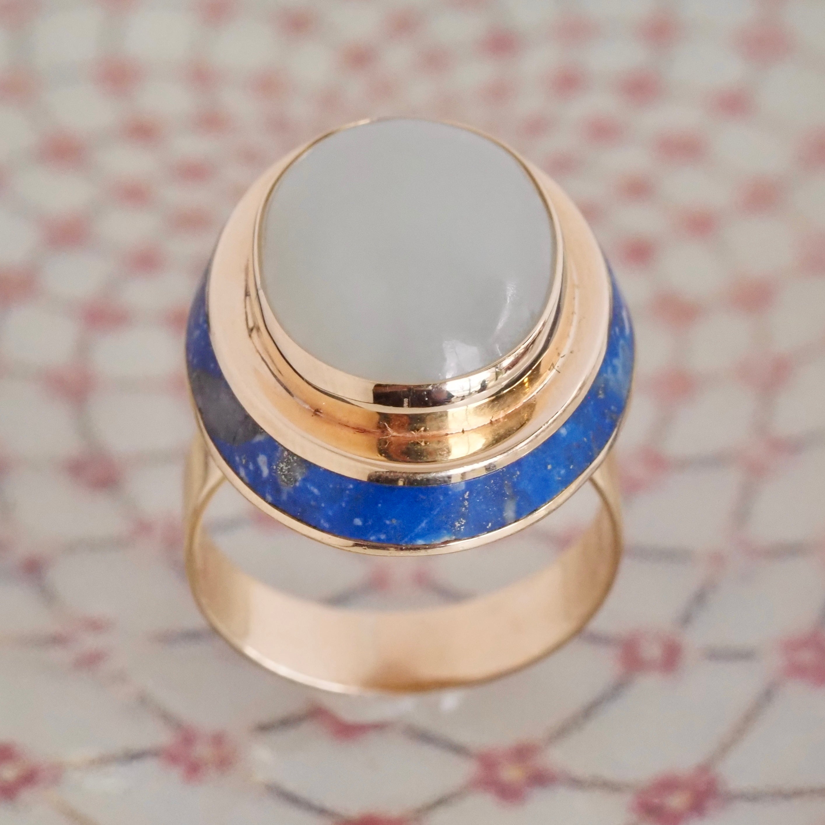 Vintage White Jade Cabochon and Lapis 14k Gold Ring