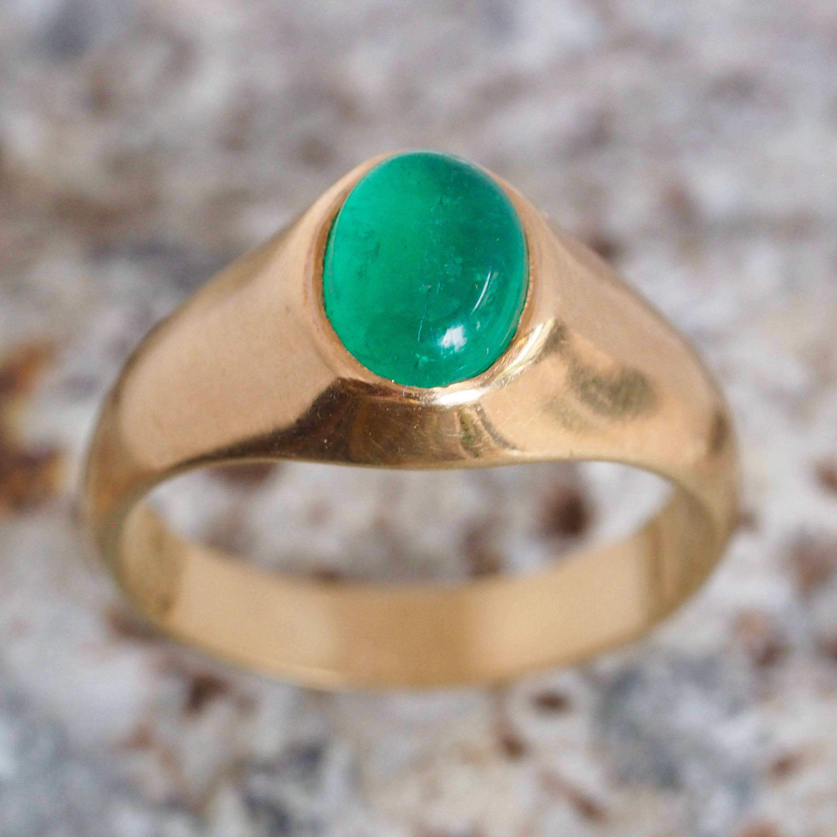 Vintage 18k Gold Cabachon Emerald Dome Ring
