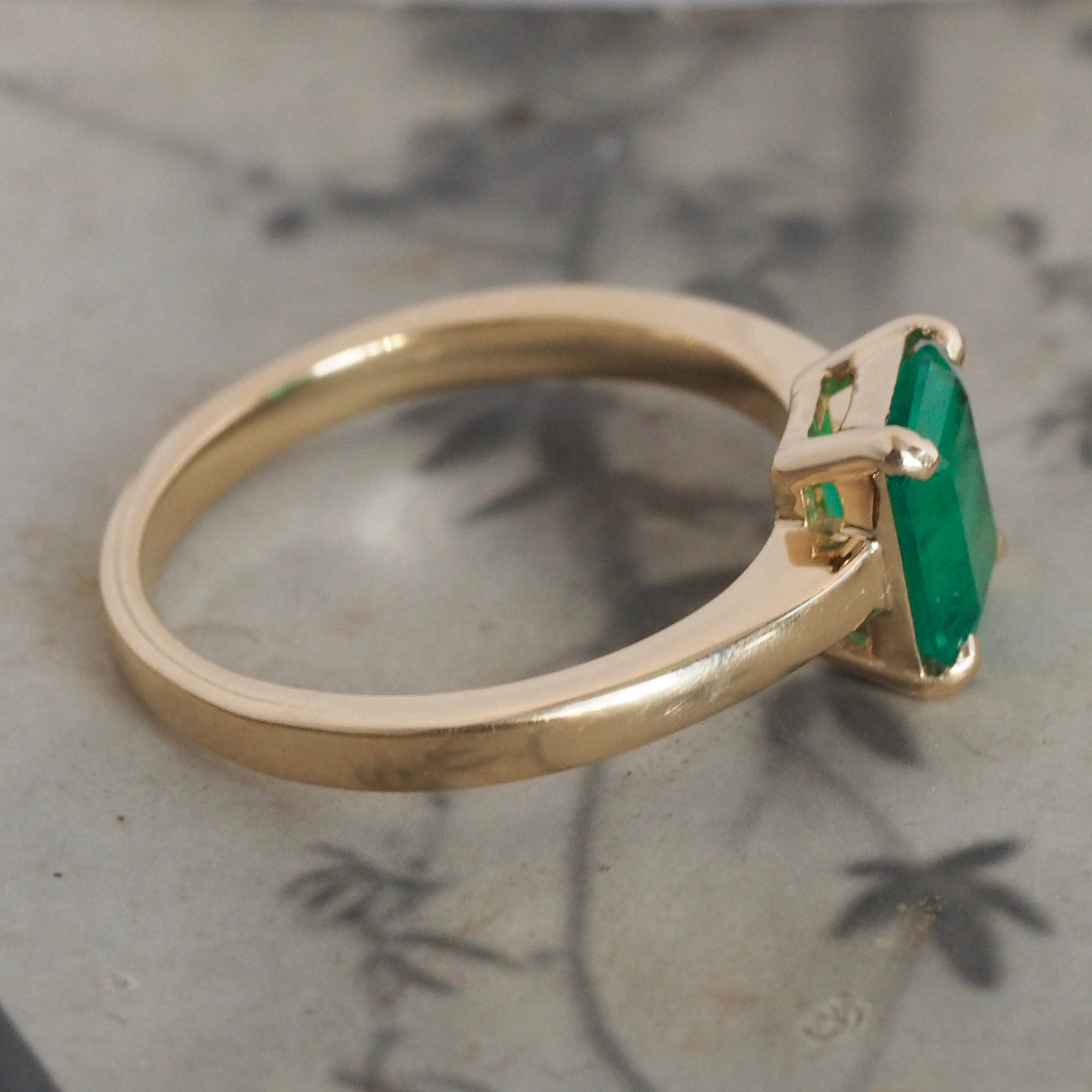 Vintage 18k Gold Colombian Emerald Solitaire Ring