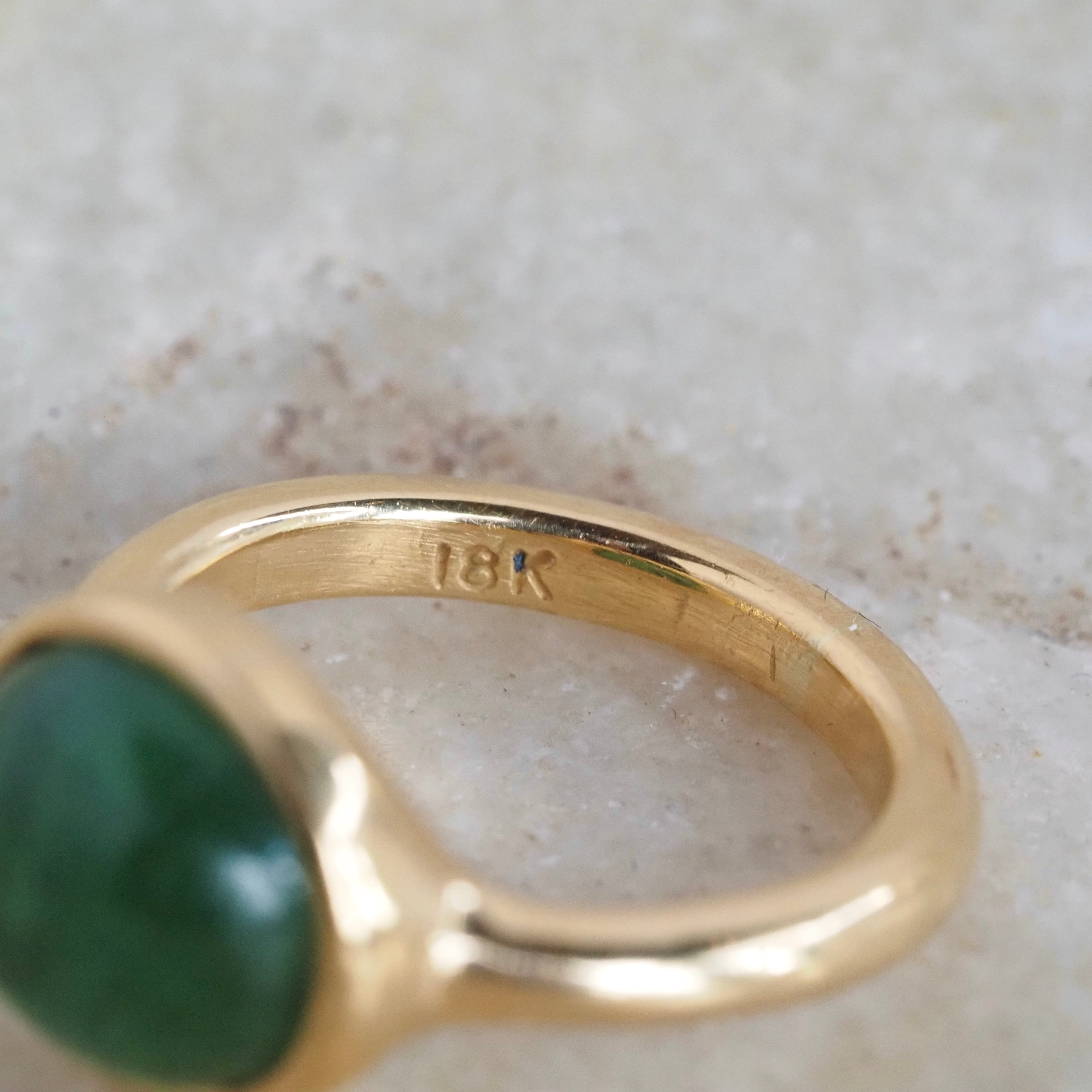Vintage 18k Gold Green Tourmaline Cabochon Ring