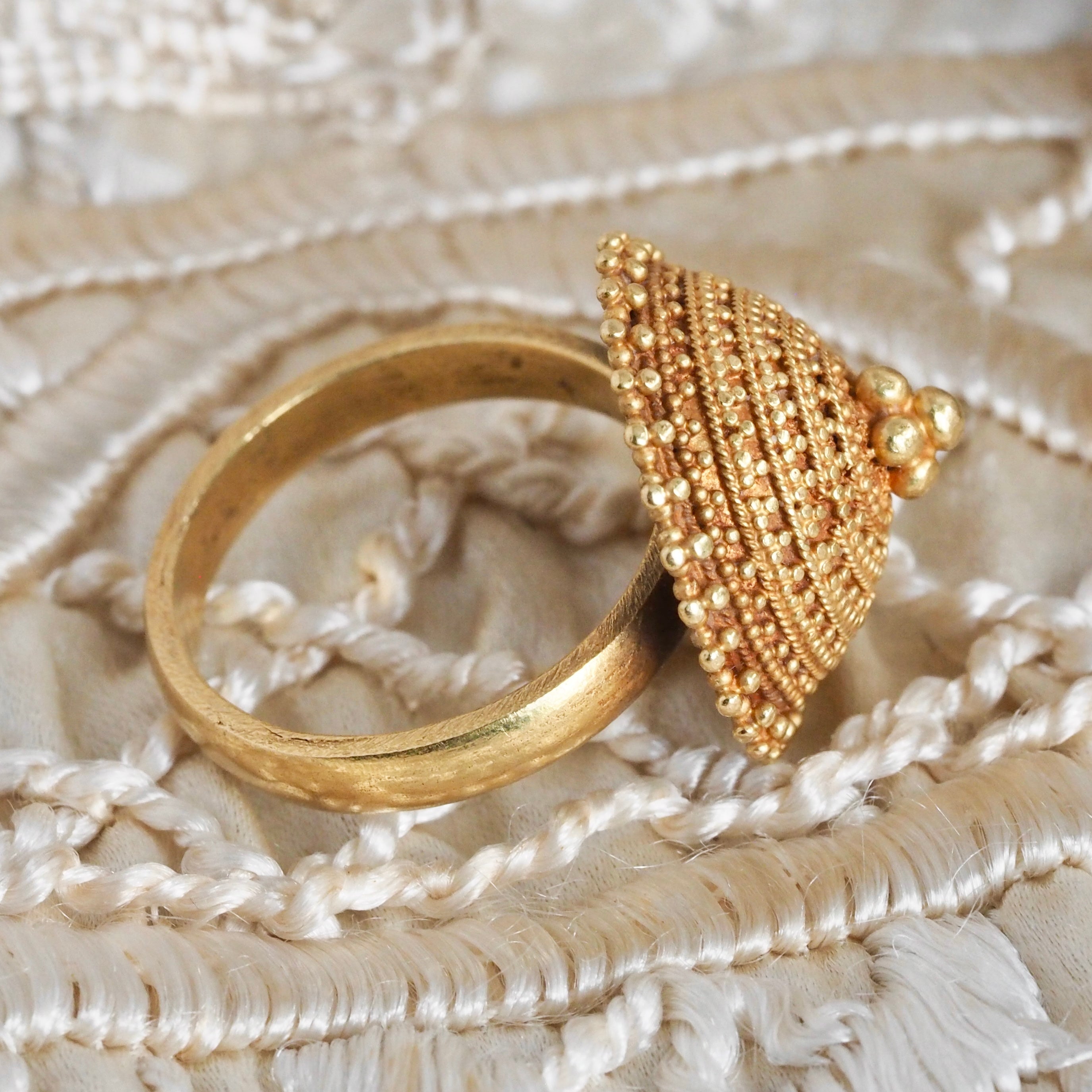 Antique Indian 22k Gold Dome Ring