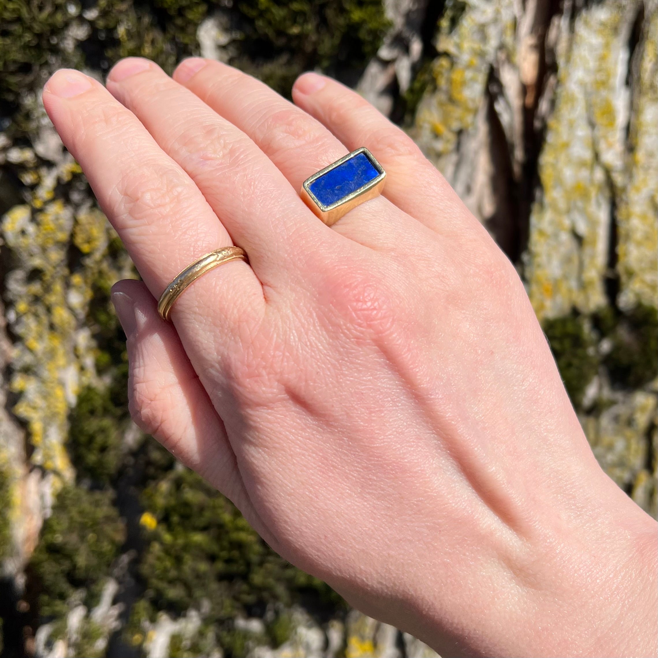 Vintage Modernist 18k Gold Lapis Ring