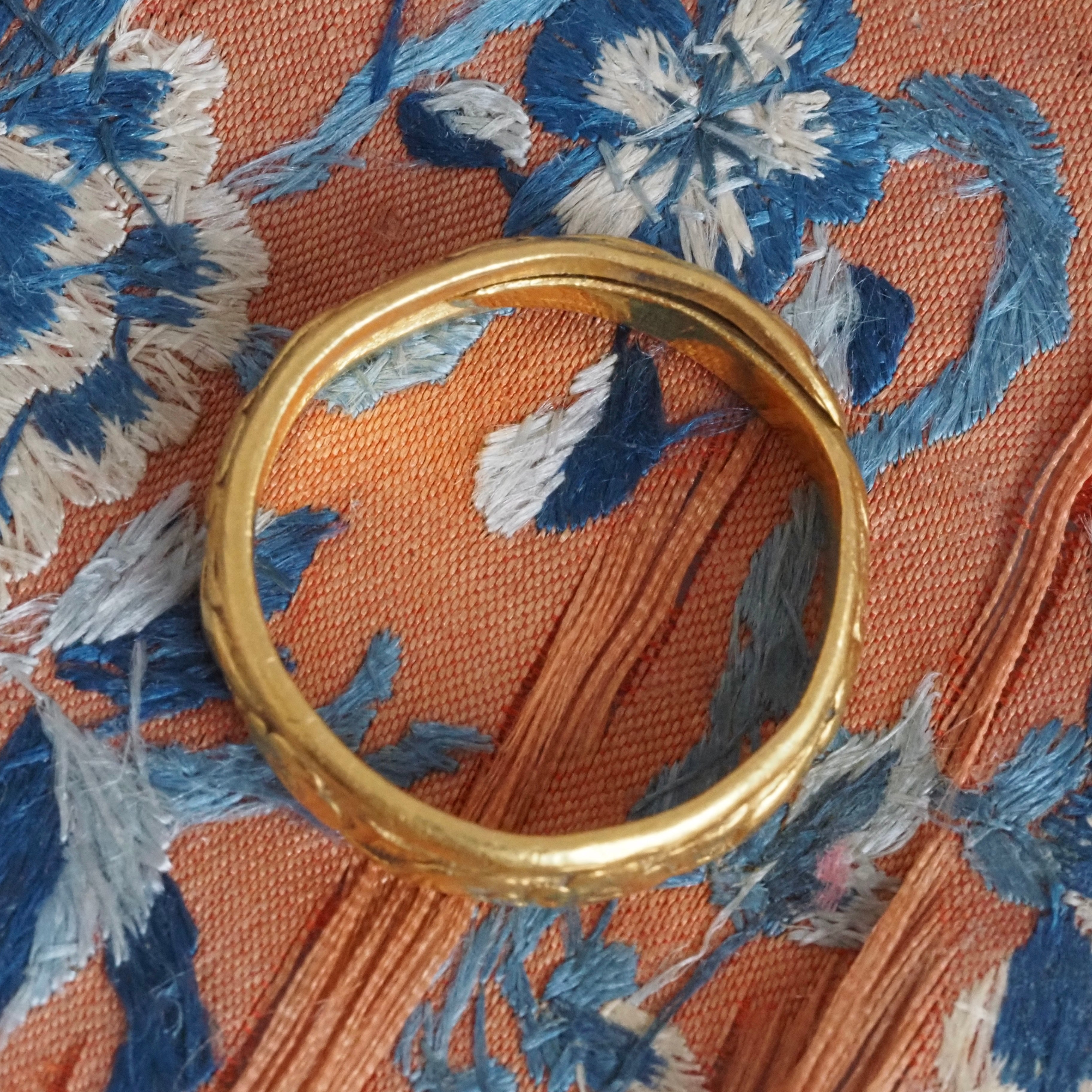 Antique Chinese 22k Gold Adjustable Floral Band