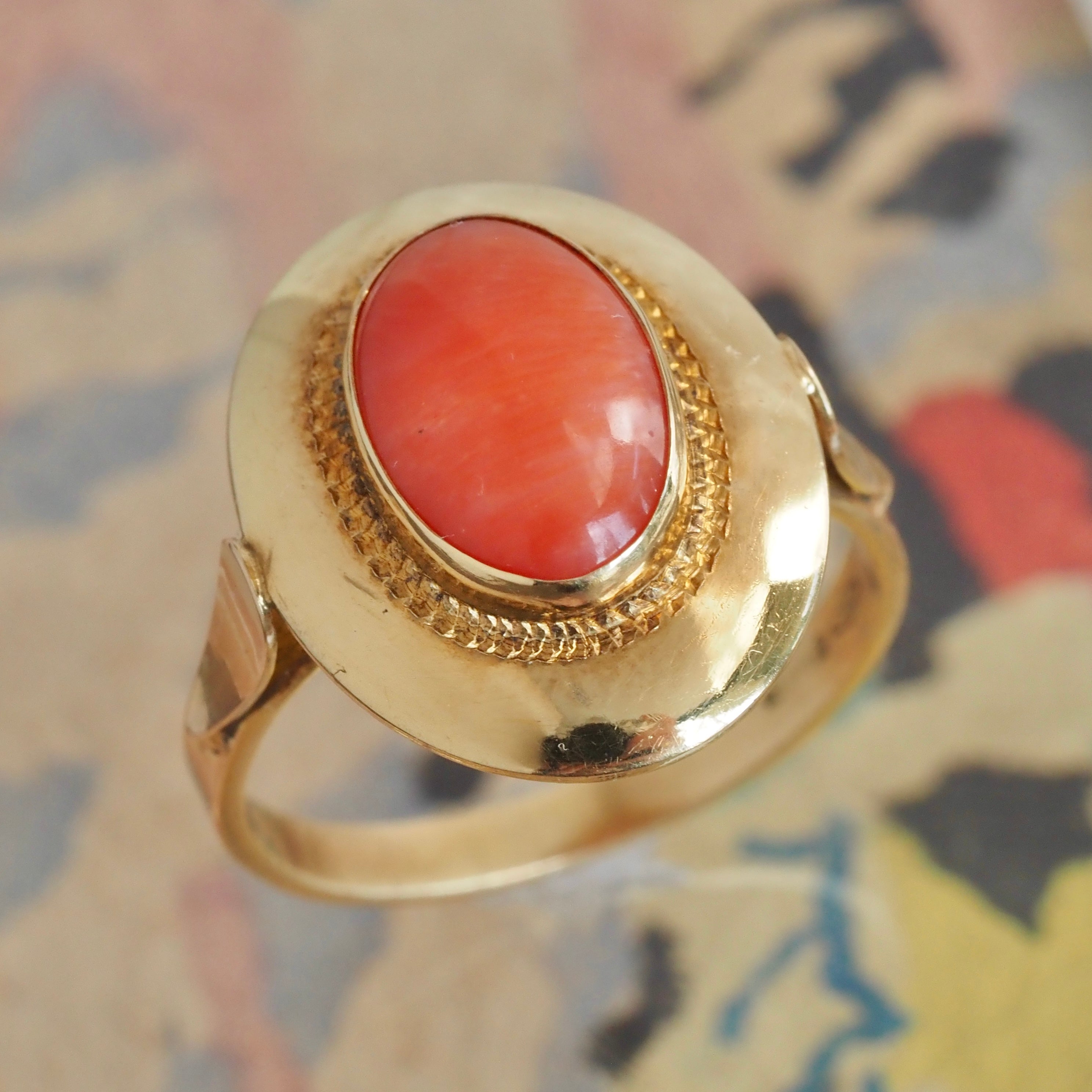 Vintage Italian Coral 18k Gold Ring