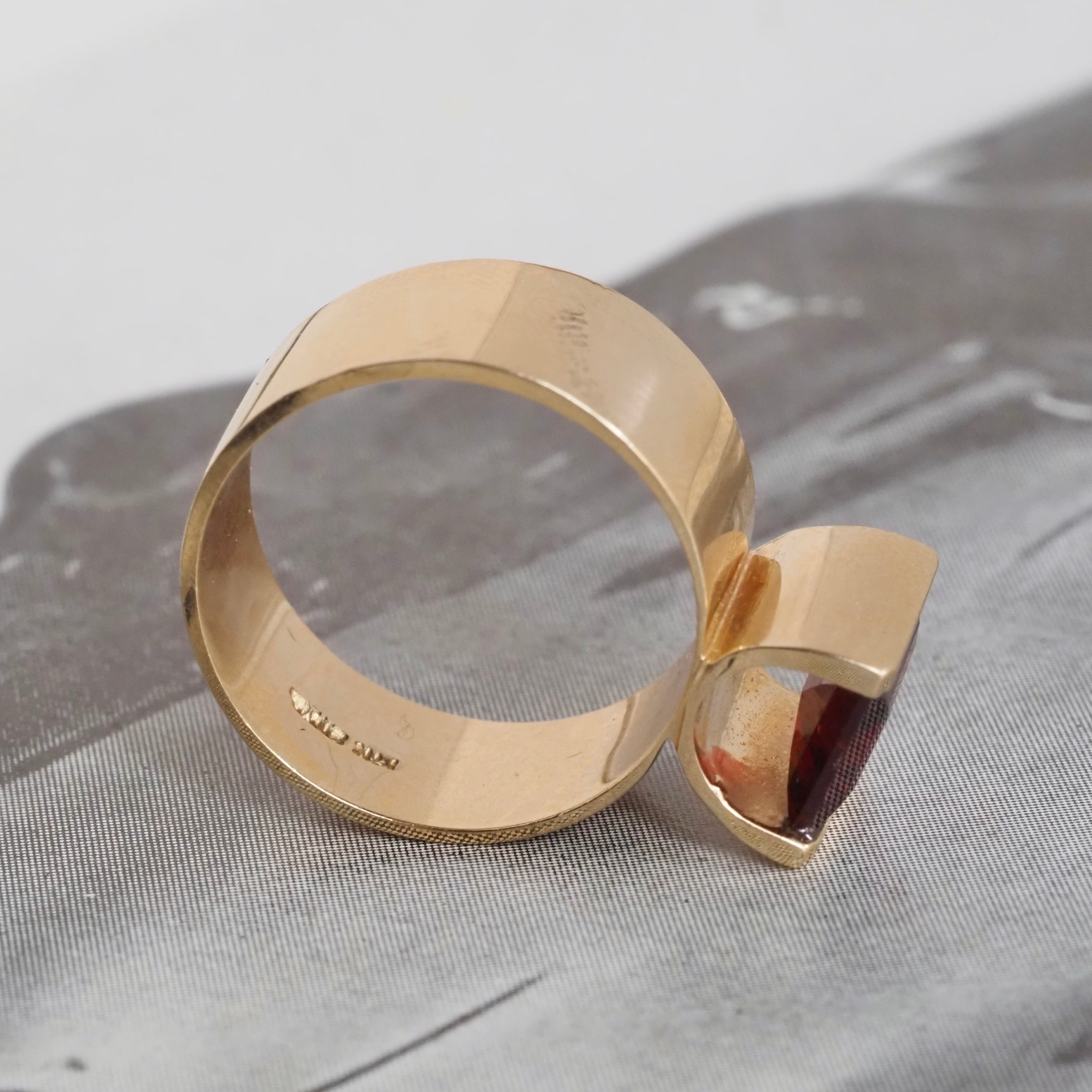 Vintage Modernist 14k Gold Garnet Ring