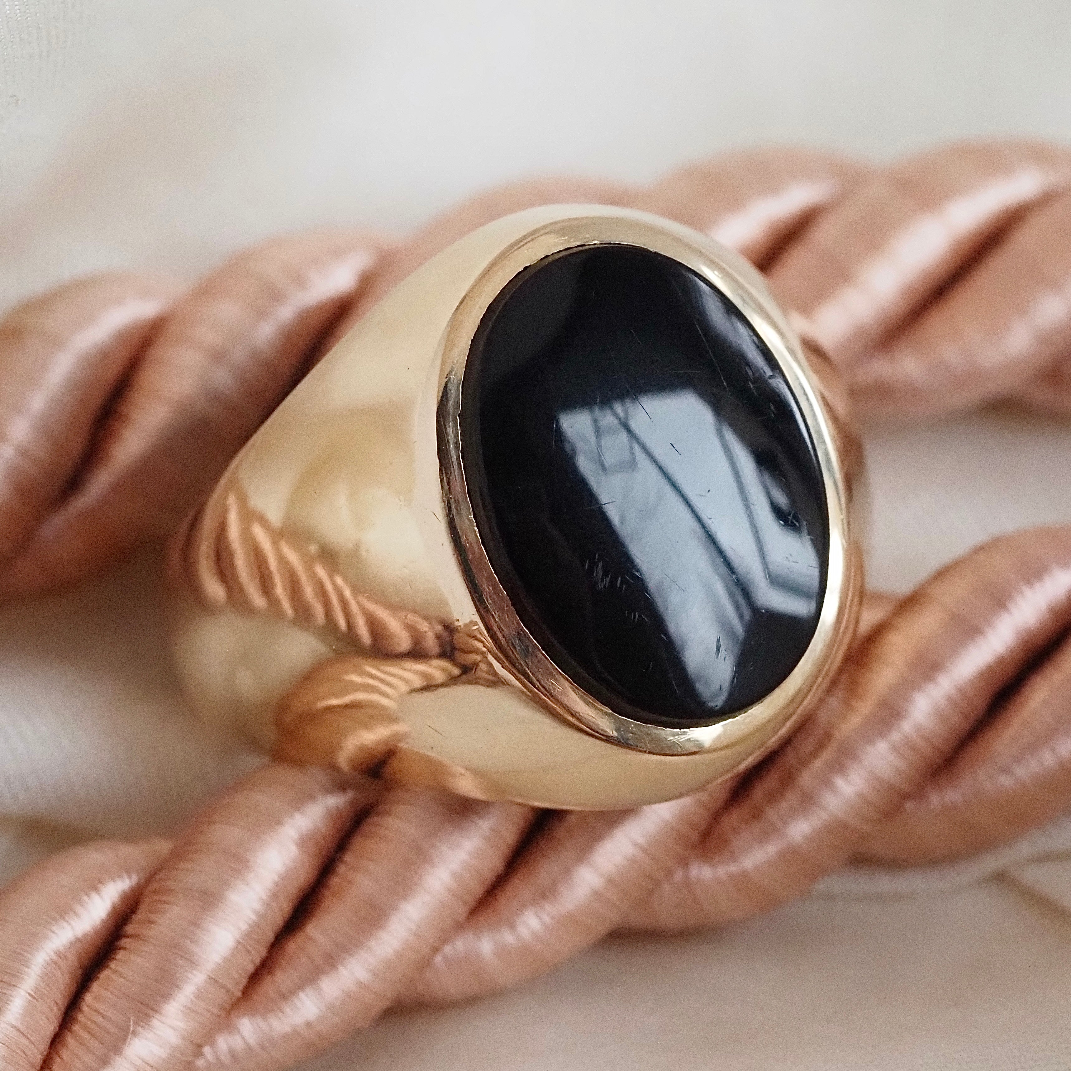 Vintage Onyx 10k Gold Signet Ring