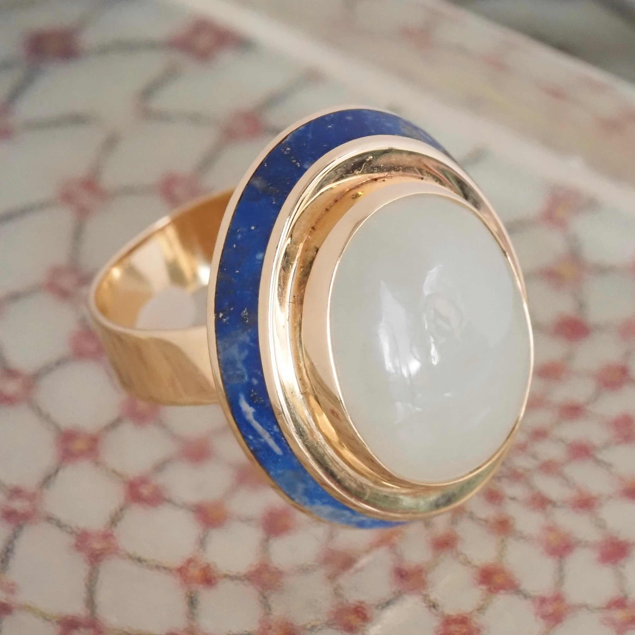 Vintage White Jade Cabochon and Lapis 14k Gold Ring
