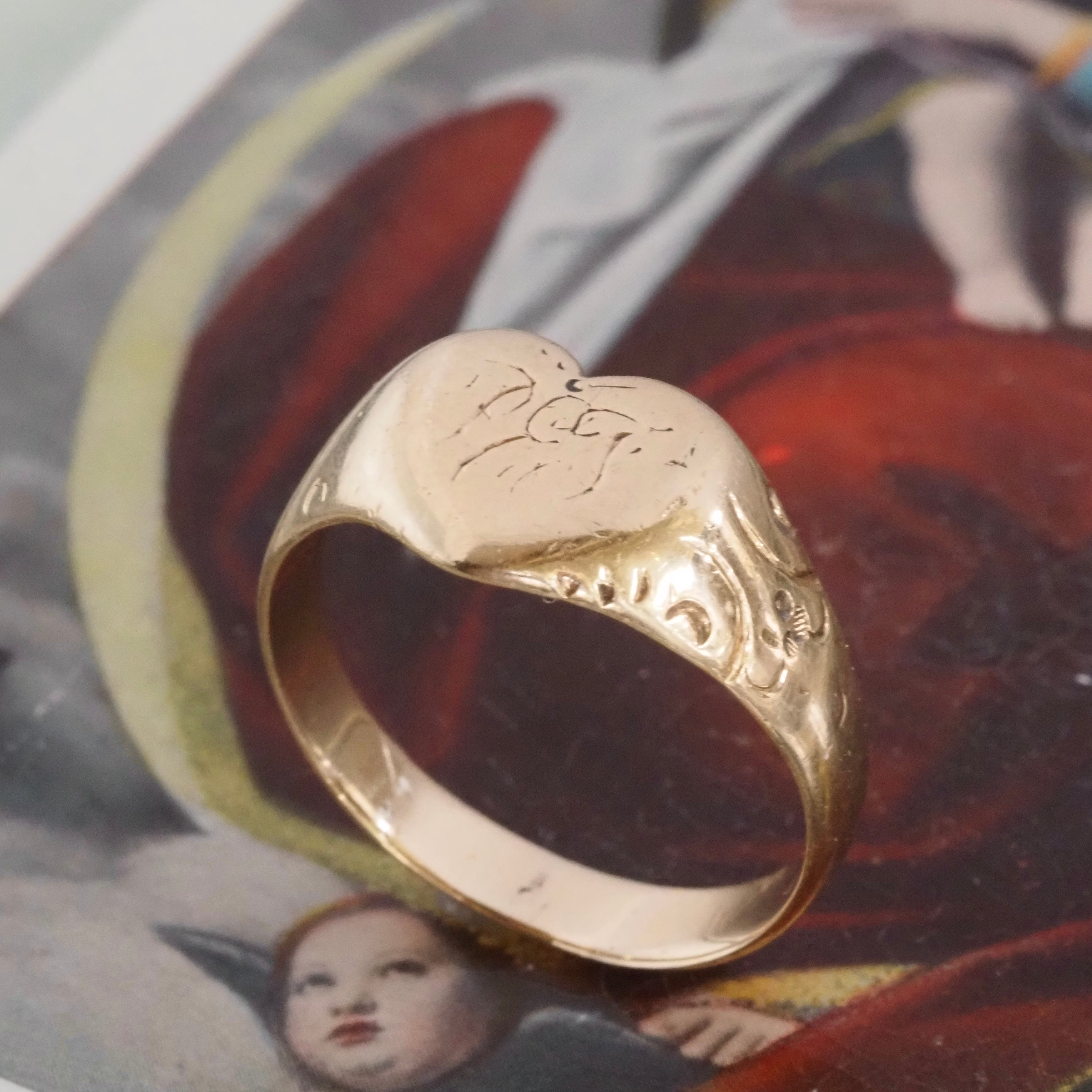Antique c. 1927 14k Gold Heart Engraved Signet Ring