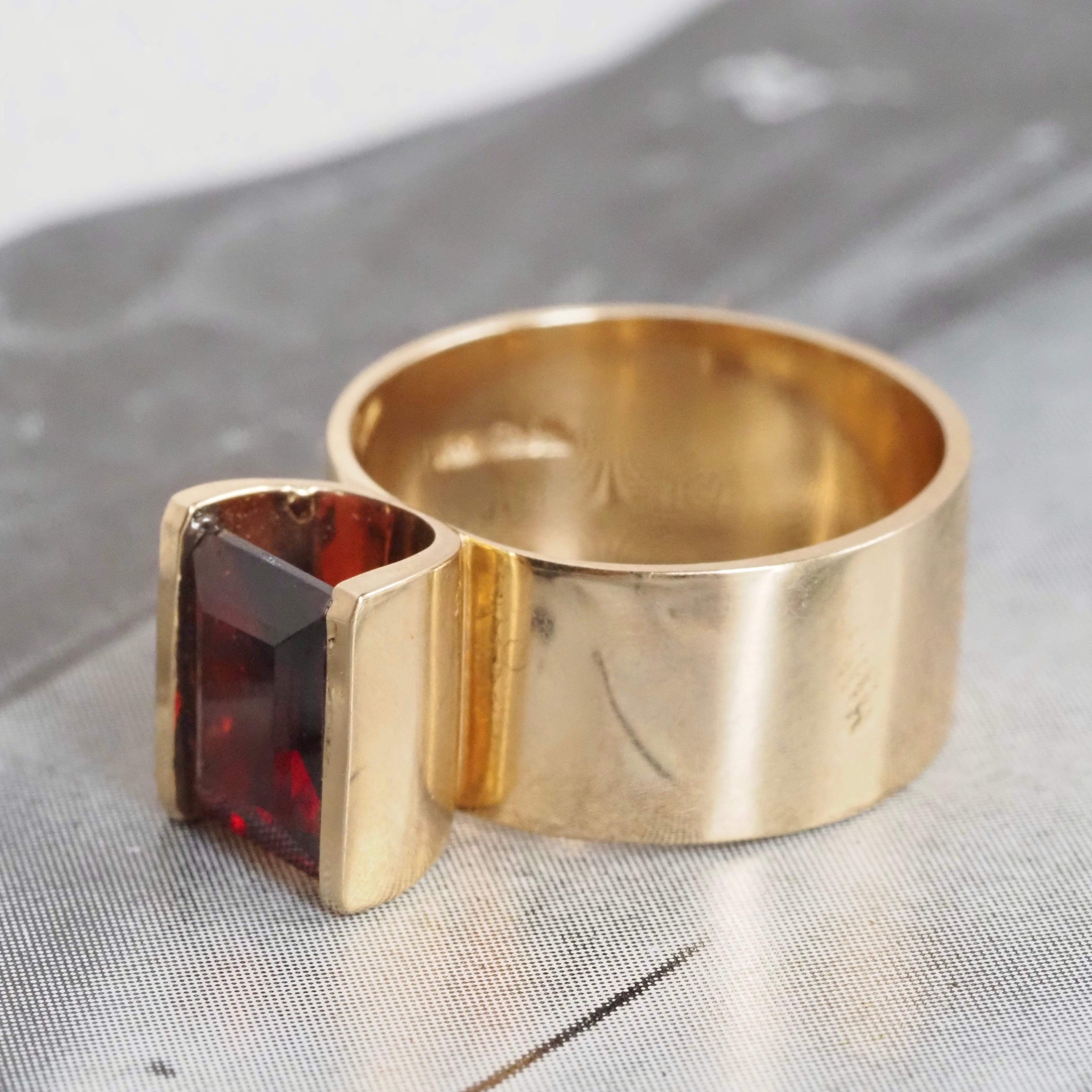 Vintage Modernist 14k Gold Garnet Ring