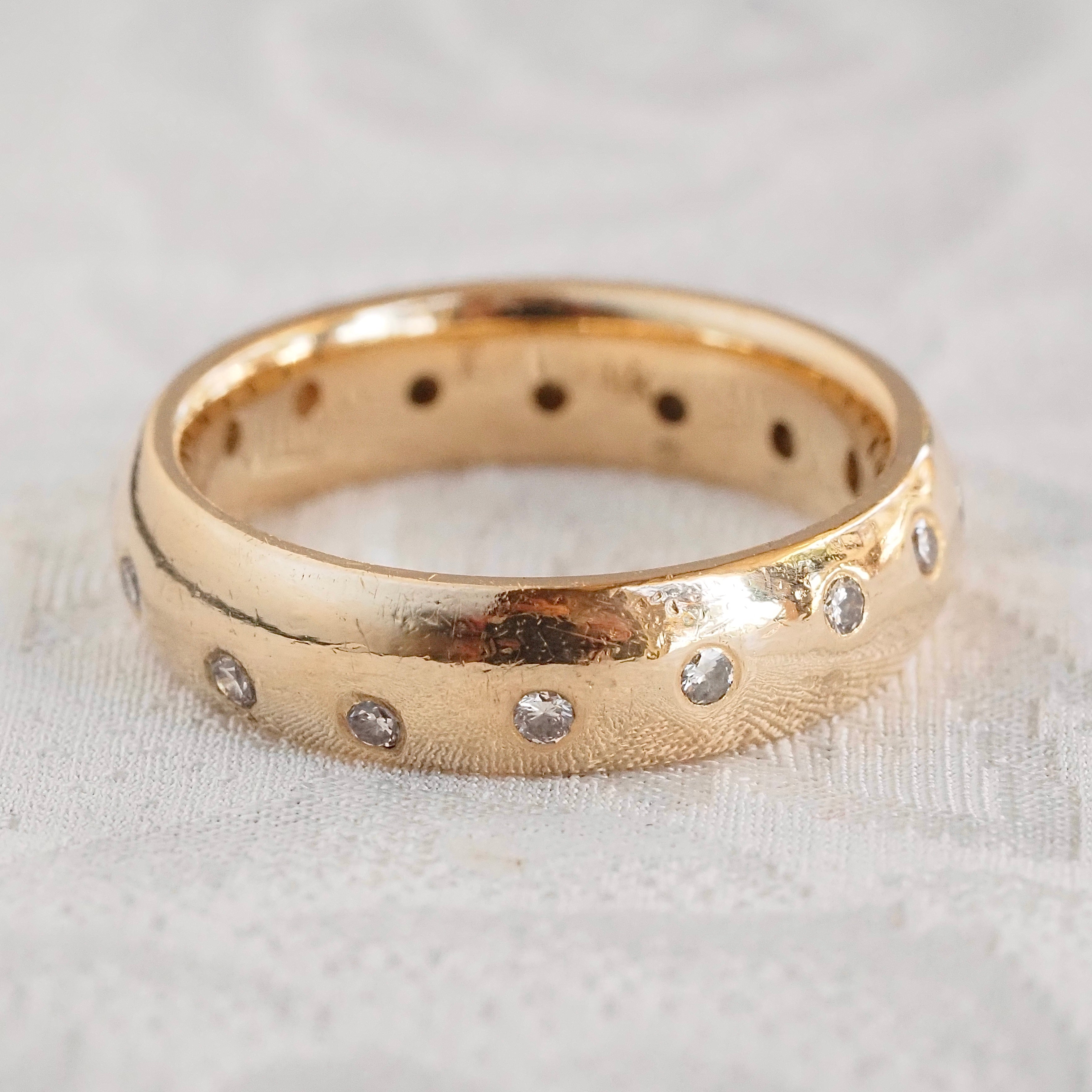 Vintage Meandering Diamonds 14k Gold Comfort Fit Band