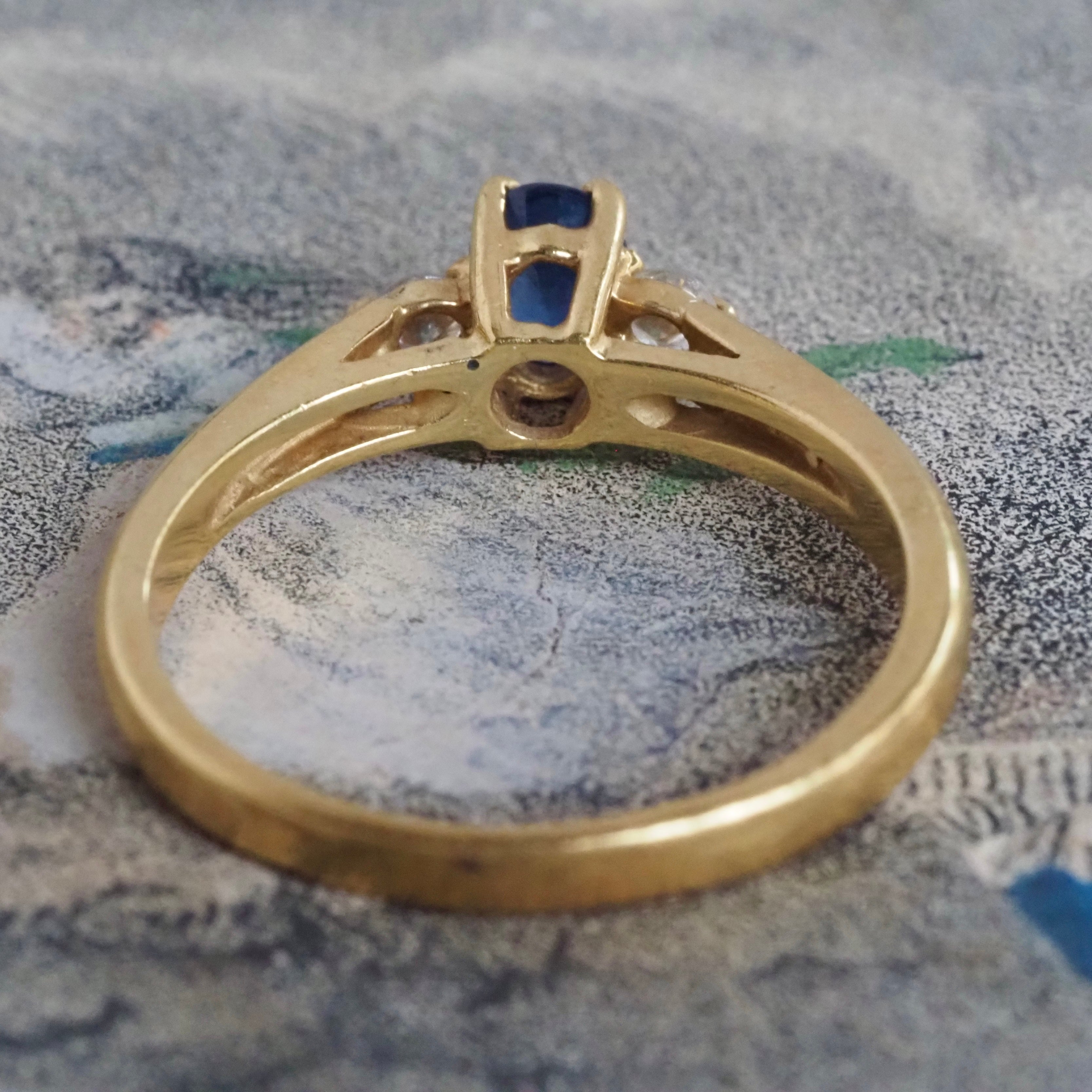 Vintage Cornflower Sapphire and Diamond 18k Gold Engagement Ring