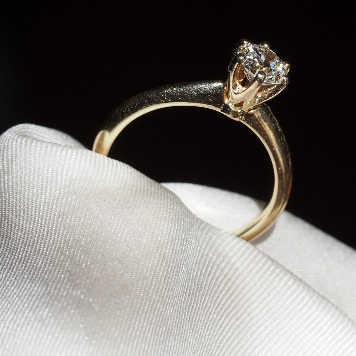 Vintage Round Brilliant Cut Diamond 14k Gold Knife Edge Solitaire Engagement Ring