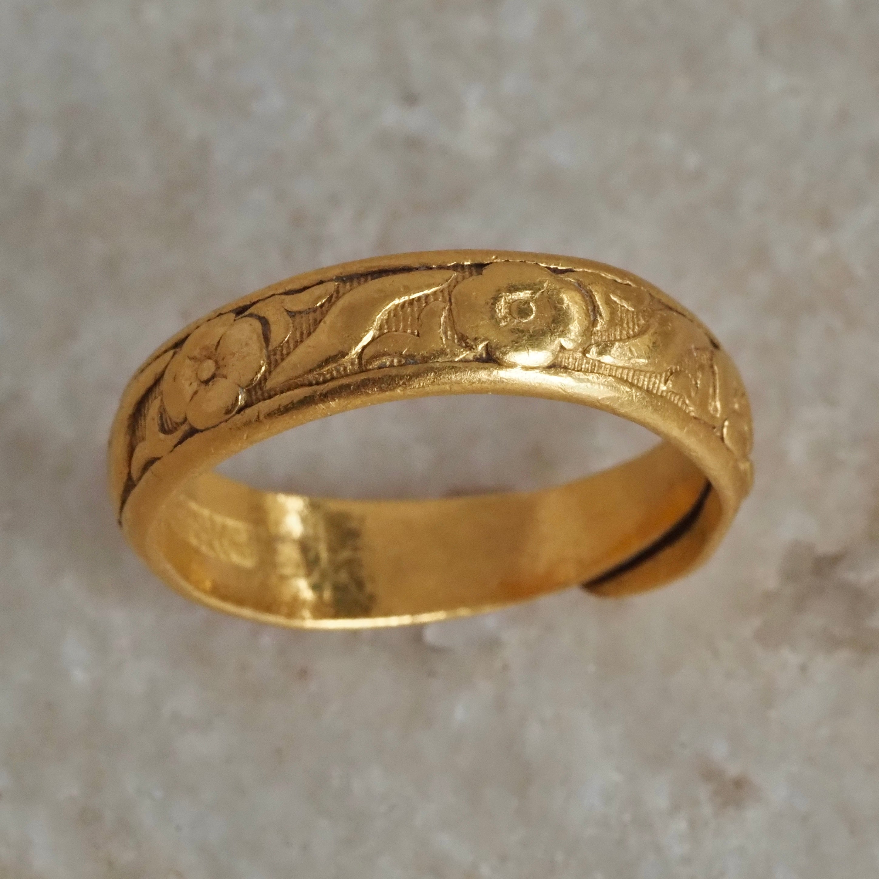 Antique Chinese 22k Gold Adjustable Floral Band