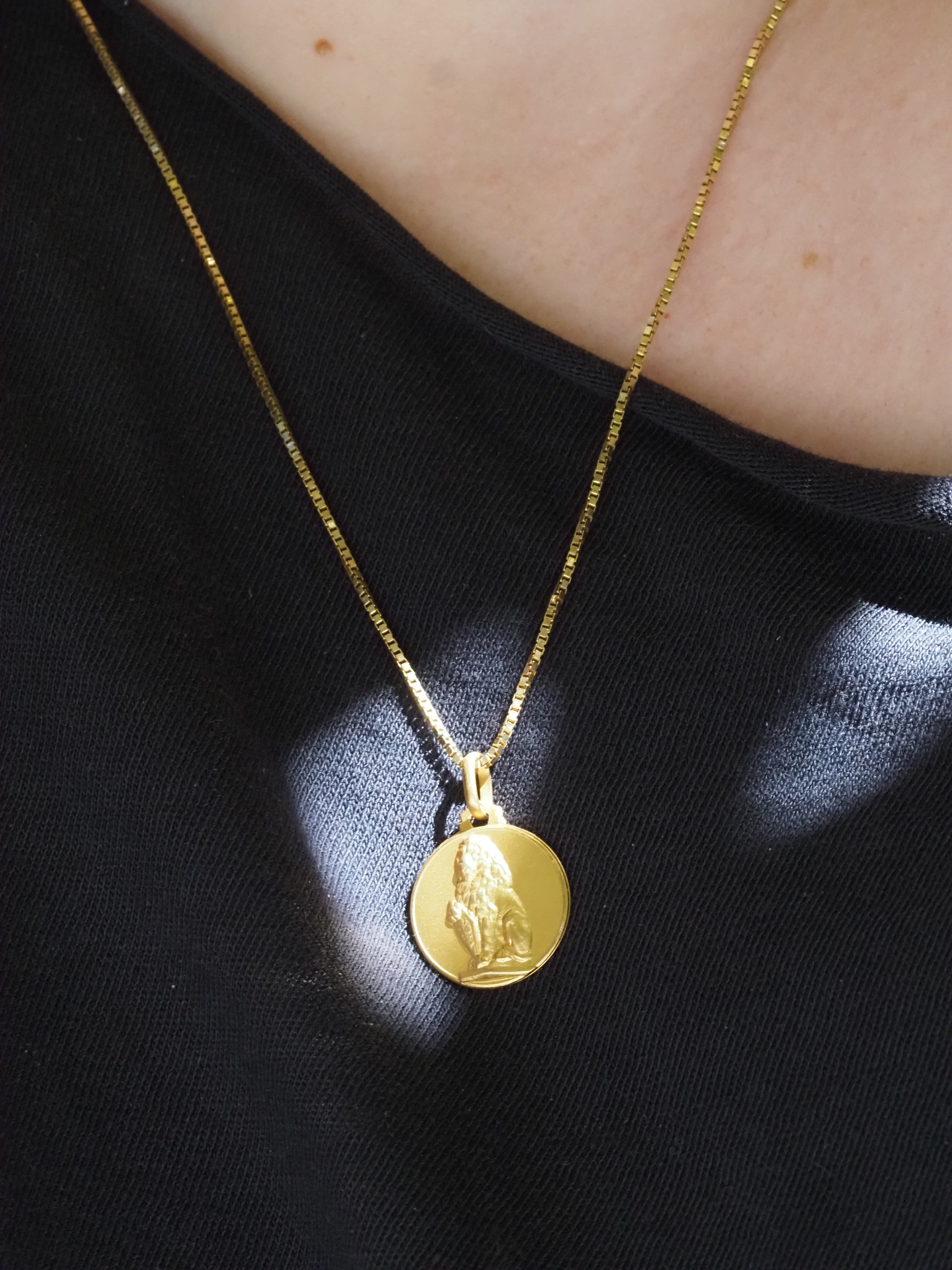 Vintage 18k Gold Leo Lion Charm