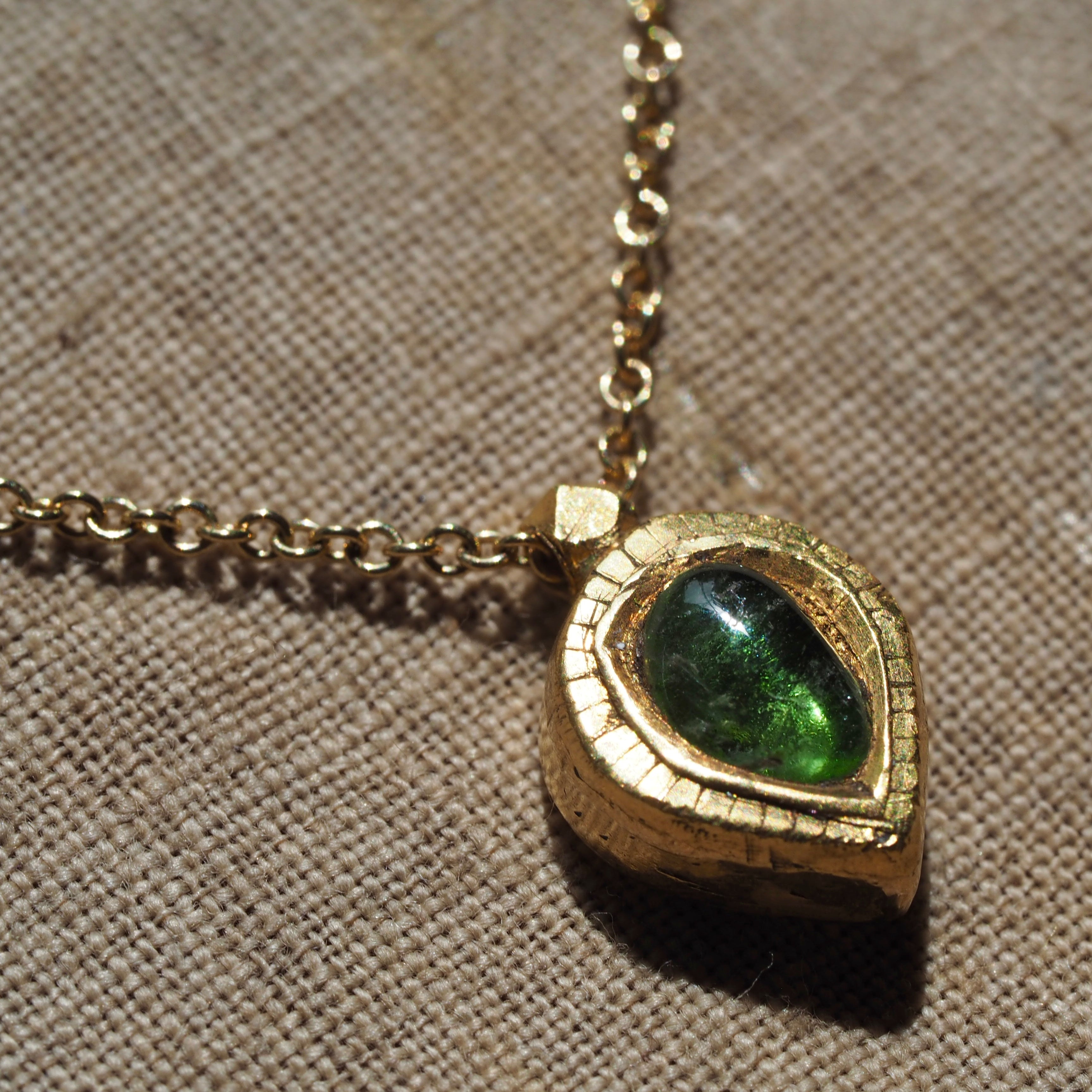 Vintage Indian 22k Gold Tourmaline Pendant on 18k Gold Rolo Chain