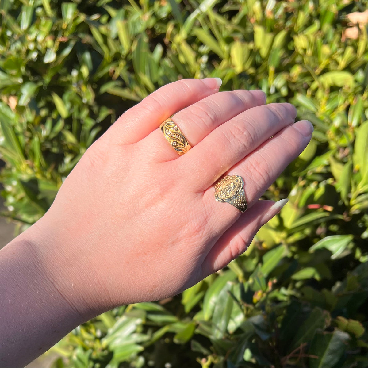 Vintage Italian Diamond 18k Gold Leaves and Flower Band