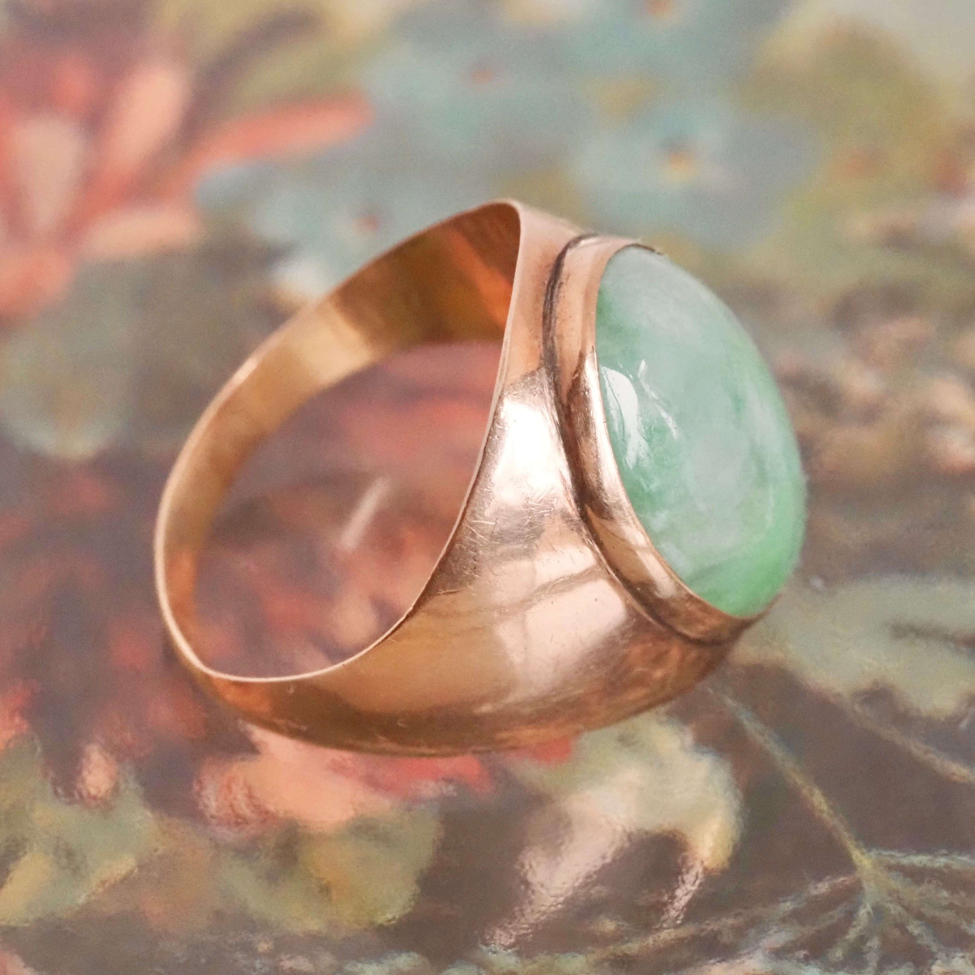 Vintage Jade Cabochon 18k Gold Ring