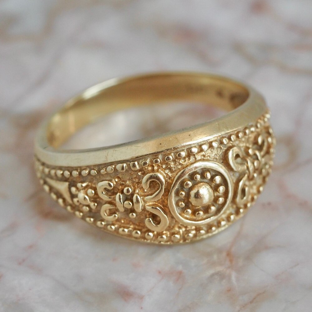 Vintage 10k Gold Domed Etruscan Style Band