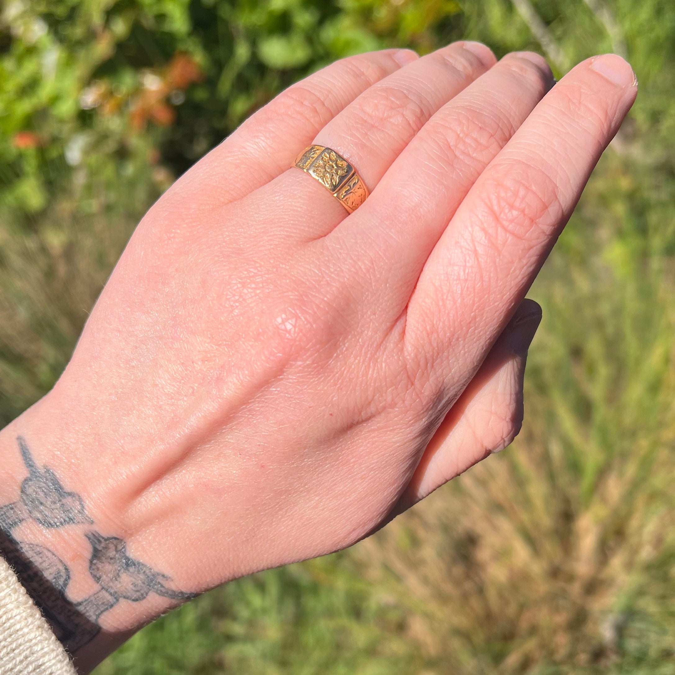 Antique Victorian English c. 1876 18k Gold Floral Signet Ring