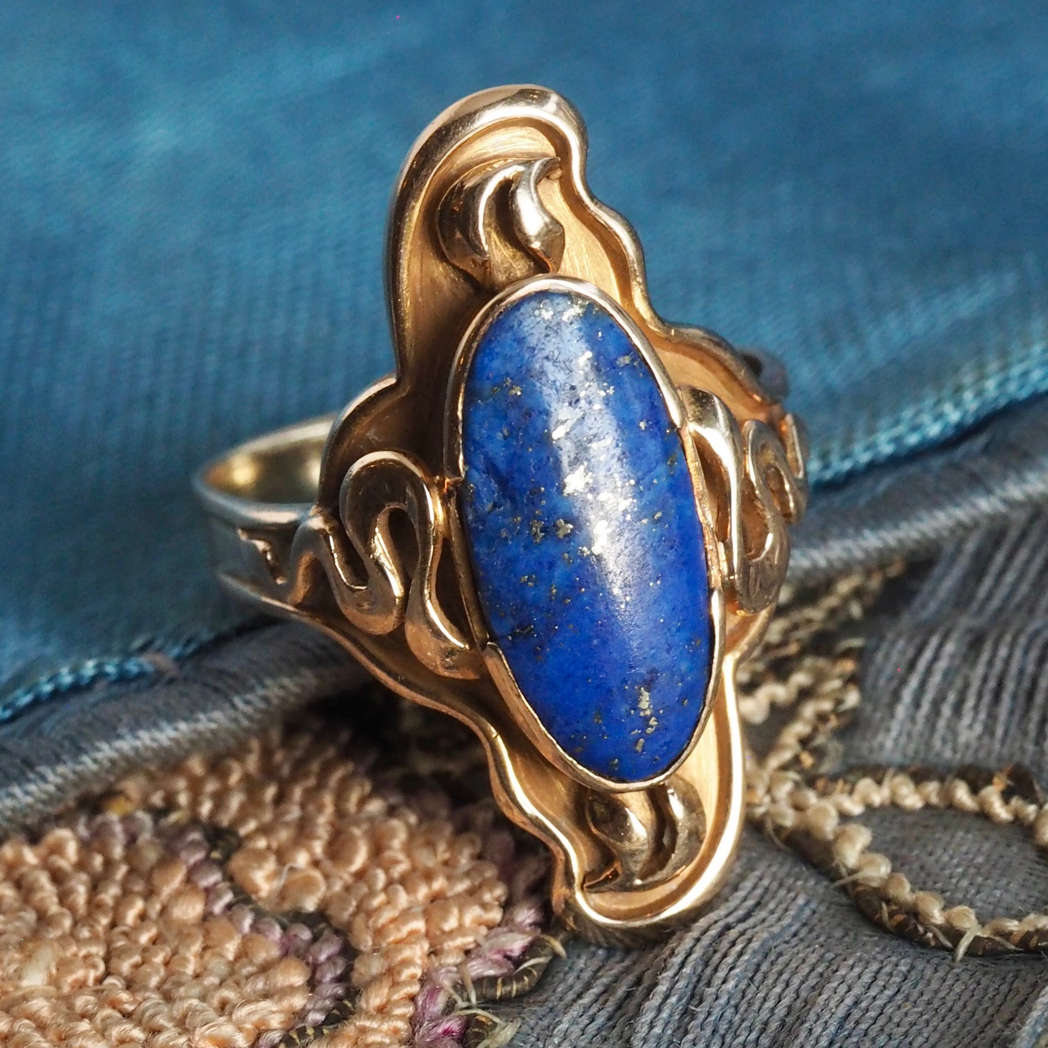 Antique Art Nouveau 14k Gold Lapis Ring