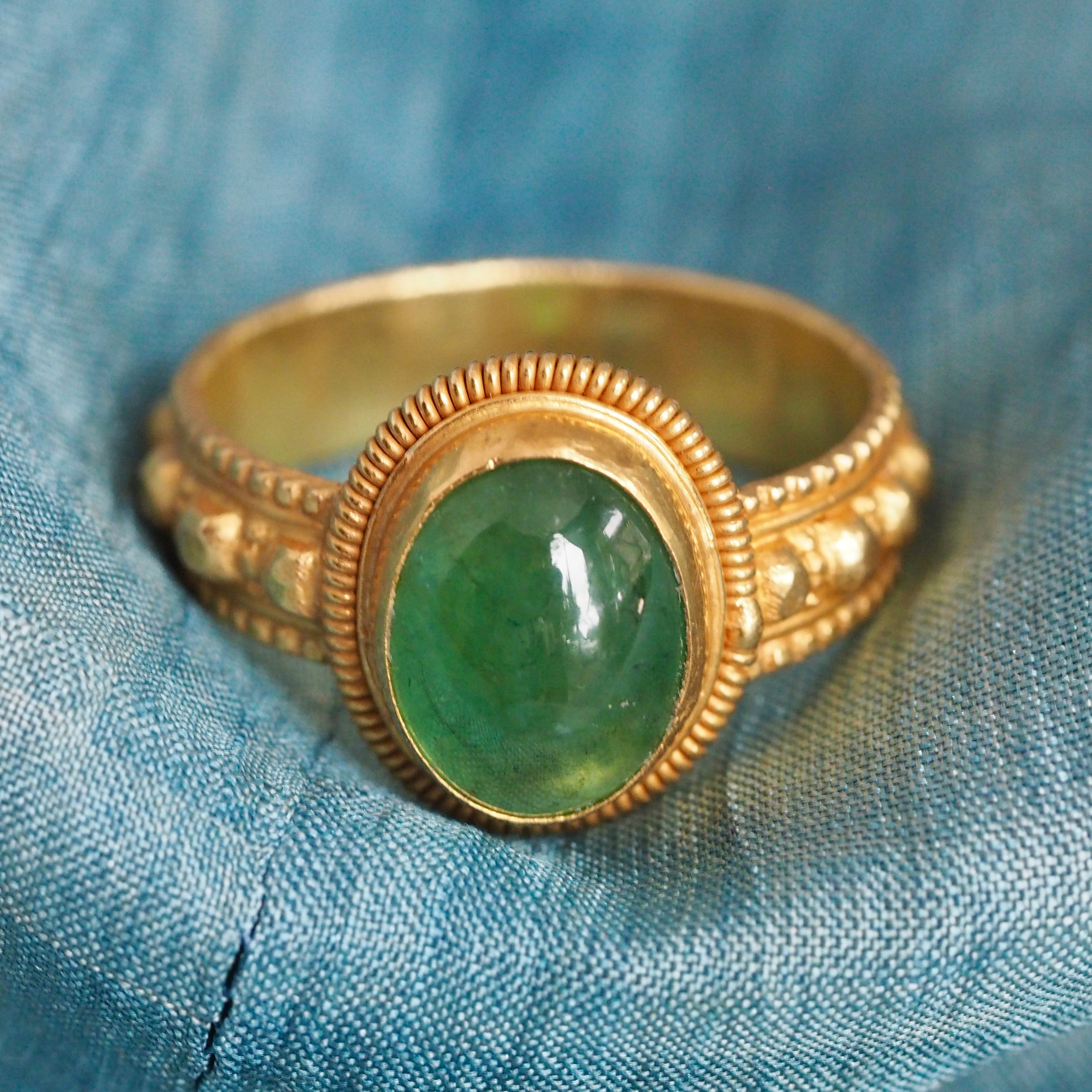 Vintage Indian 22k Gold Cabochon Emerald Ring
