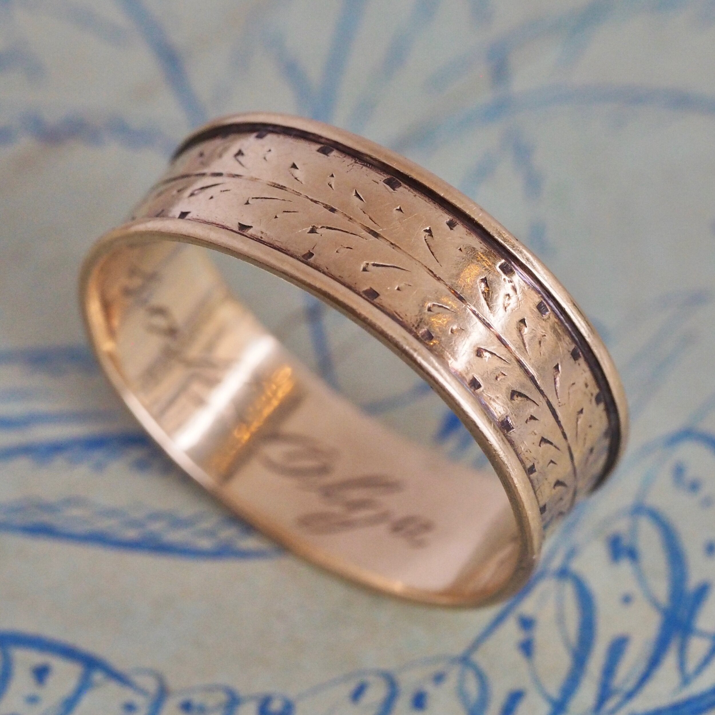 Swedish c. 1939 18k Gold Engraved Wedding Band