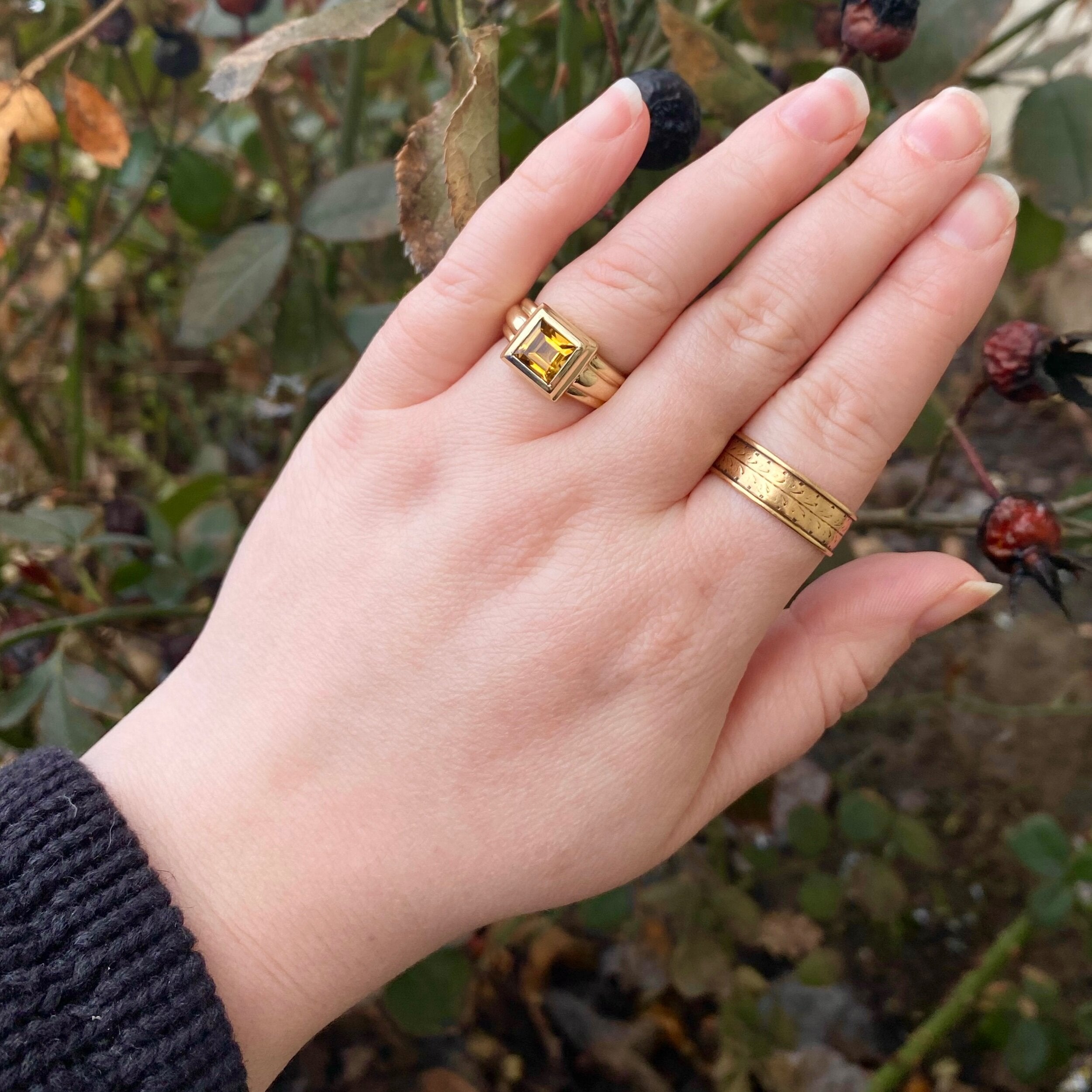 Swedish c. 1939 18k Gold Engraved Wedding Band